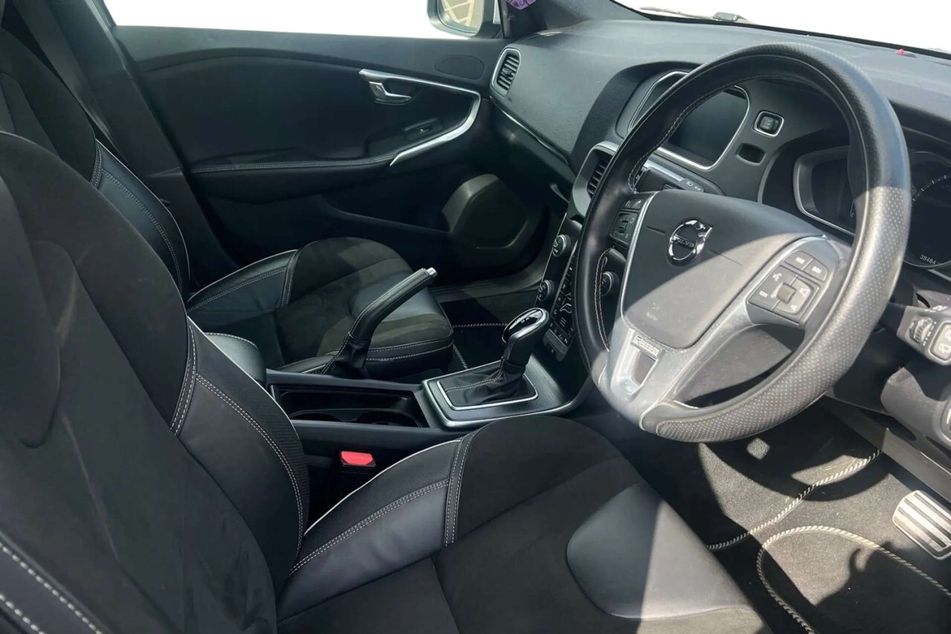 2018 VOLVO V40 2018 VOLVO V40