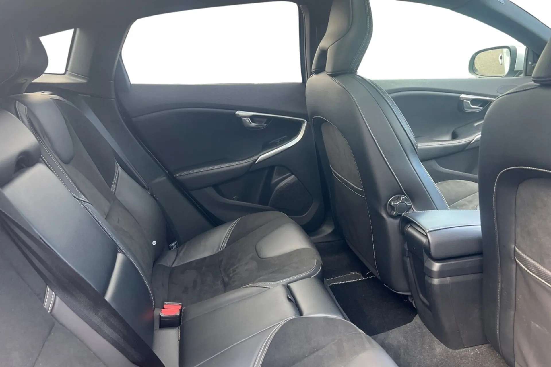 2018 VOLVO V40 2018 VOLVO V40