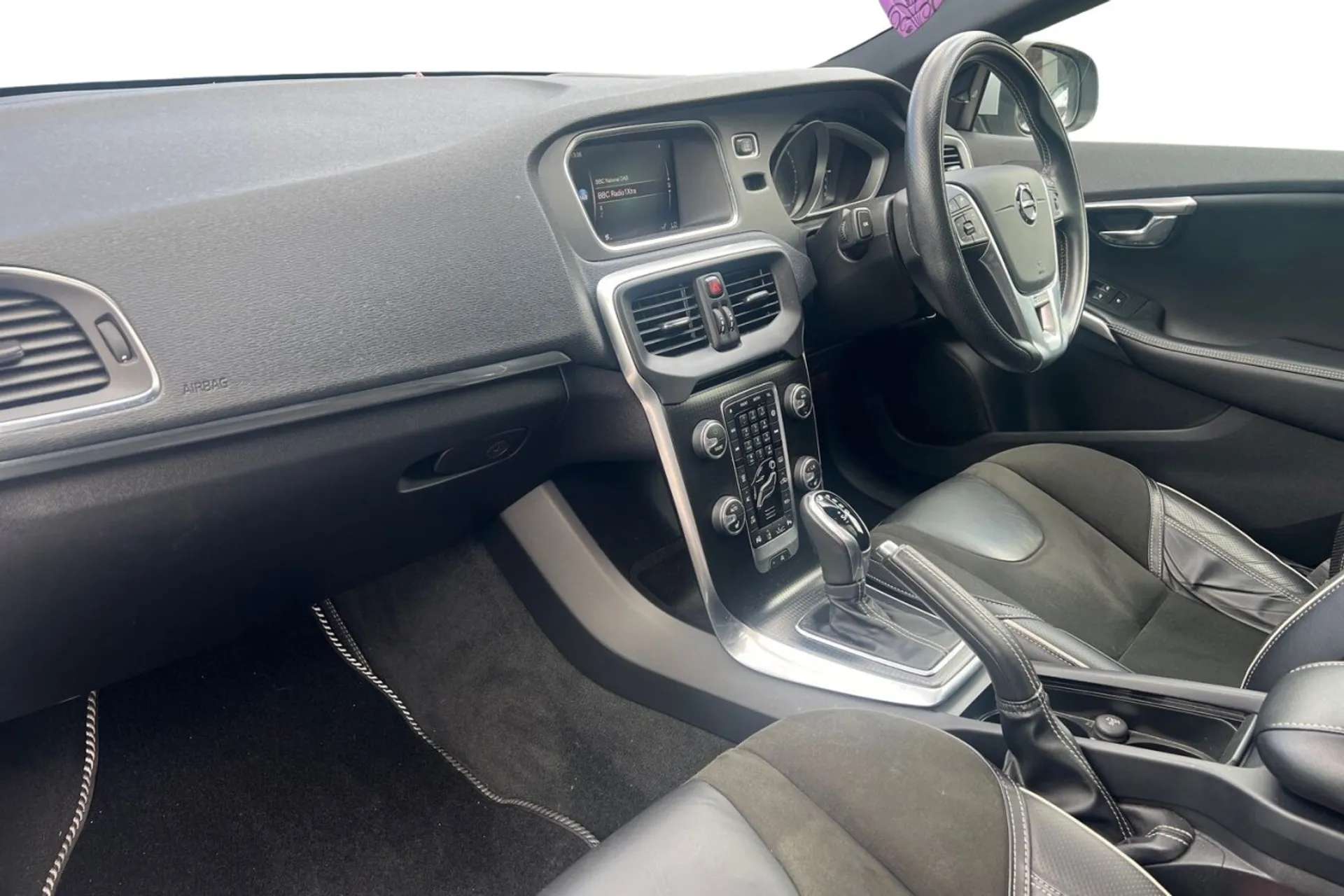 2018 VOLVO V40 2018 VOLVO V40