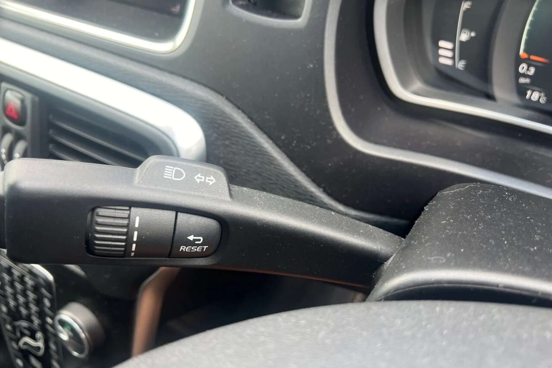 2018 VOLVO V40 2018 VOLVO V40