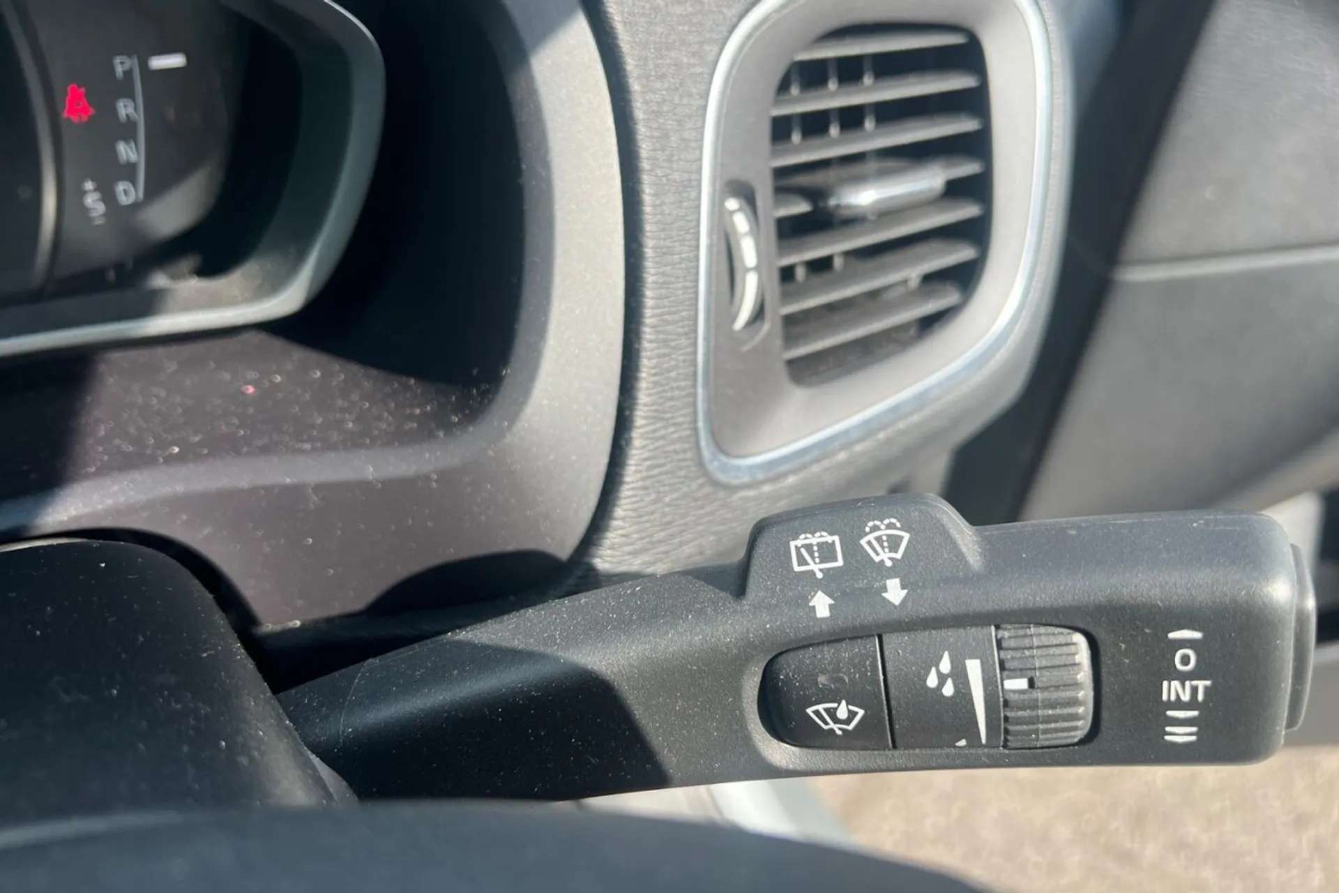 2018 VOLVO V40 2018 VOLVO V40