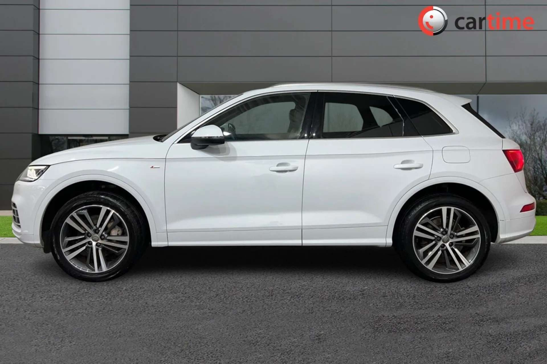 A 0 AUDI Q5 2.0 TFSI E QUATTRO COMPETITION 5d 363 BHP Rear View Camera, Heated Seats, Privacy Glass, LED Headlights, Smartphone Interface 20in Alloys, Ibis White A 0 AUDI Q5 2.0 TFSI E QUATTRO COMPETITION 5d 363 BHP Rear View Camera, Heated Seats, Privacy Glass, LED Headlights, Smartphone Interface 20in Alloys, Ibis White