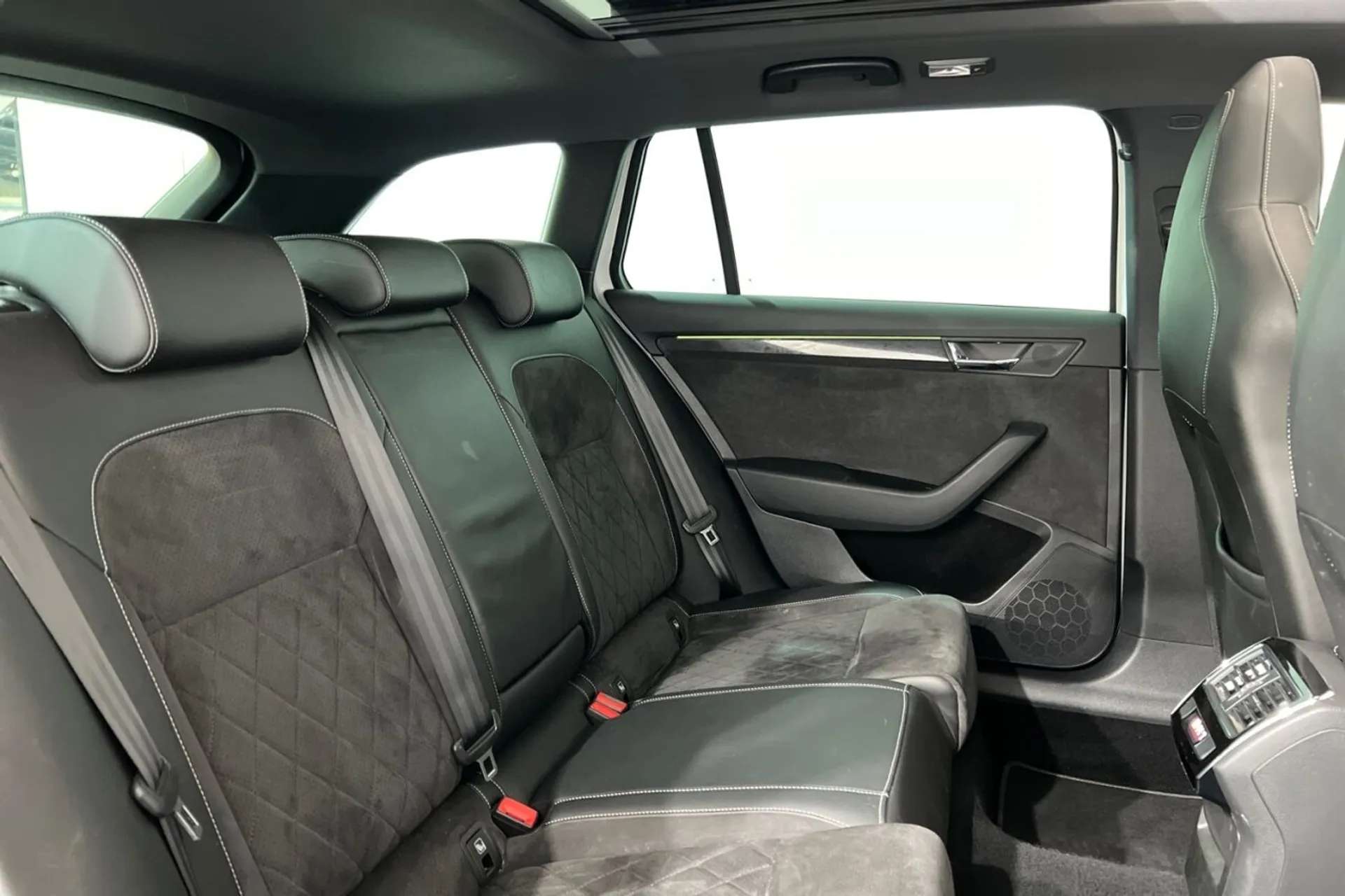 2019 SKODA SUPERB 2019 SKODA SUPERB