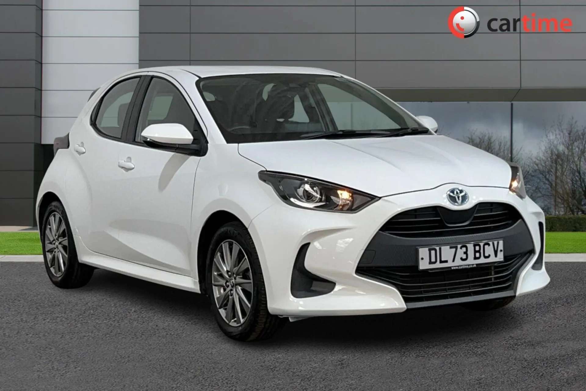 A 2023 TOYOTA YARIS 1.5 ICON FHEV 5d 114 BHP Auto Air Conditioning, Bluetooth Connectivity, 7-Inch Media Display, Auto Wipers, Four Speakers 16in Alloys / Pure White A 2023 TOYOTA YARIS 1.5 ICON FHEV 5d 114 BHP Auto Air Conditioning, Bluetooth Connectivity, 7-Inch Media Display, Auto Wipers, Four Speakers 16in Alloys / Pure White
