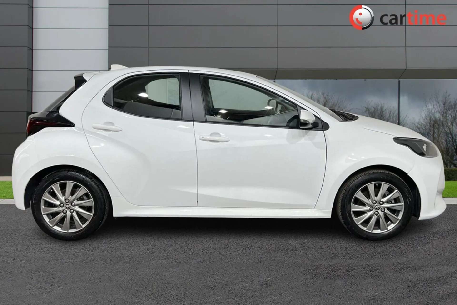 A 2023 TOYOTA YARIS 1.5 ICON FHEV 5d 114 BHP Auto Air Conditioning, Bluetooth Connectivity, 7-Inch Media Display, Auto Wipers, Four Speakers 16in Alloys / Pure White A 2023 TOYOTA YARIS 1.5 ICON FHEV 5d 114 BHP Auto Air Conditioning, Bluetooth Connectivity, 7-Inch Media Display, Auto Wipers, Four Speakers 16in Alloys / Pure White