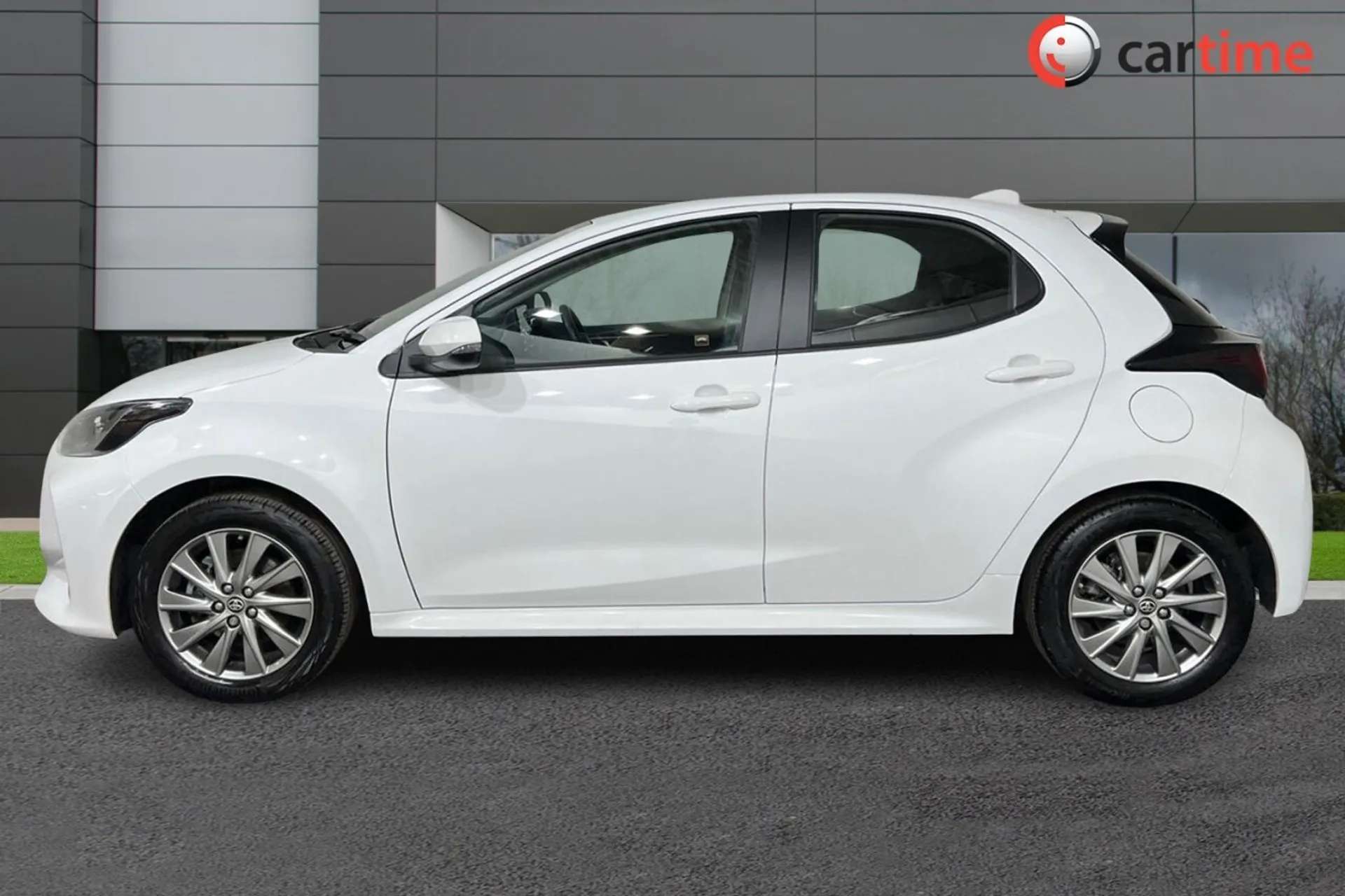 A 2023 TOYOTA YARIS 1.5 ICON FHEV 5d 114 BHP Auto Air Conditioning, Bluetooth Connectivity, 7-Inch Media Display, Auto Wipers, Four Speakers 16in Alloys / Pure White A 2023 TOYOTA YARIS 1.5 ICON FHEV 5d 114 BHP Auto Air Conditioning, Bluetooth Connectivity, 7-Inch Media Display, Auto Wipers, Four Speakers 16in Alloys / Pure White