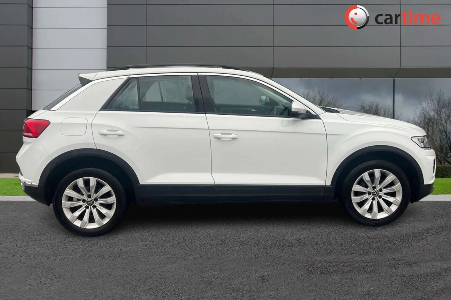 A 2021 VOLKSWAGEN T-ROC 1.0 SE TSI 5d 109 BHP 8in Touchscreen, Apple CarPlay / Android Auto, USB and AUX Ports, Front / Rear Park Sensors, Adaptive Cruise Control 17in Alloys A 2021 VOLKSWAGEN T-ROC 1.0 SE TSI 5d 109 BHP 8in Touchscreen, Apple CarPlay / Android Auto, USB and AUX Ports, Front / Rear Park Sensors, Adaptive Cruise Control 17in Alloys
