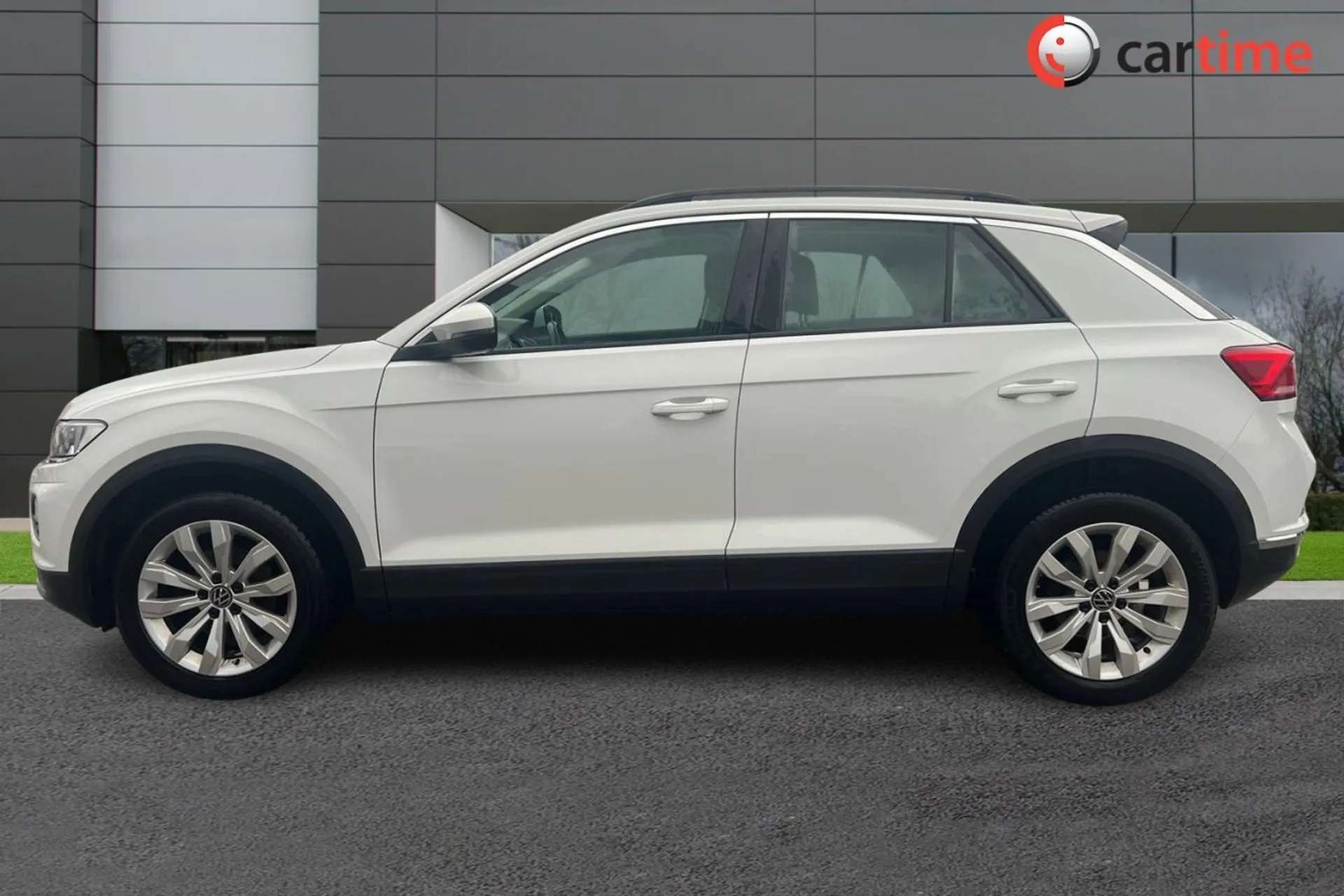 A 2021 VOLKSWAGEN T-ROC 1.0 SE TSI 5d 109 BHP 8in Touchscreen, Apple CarPlay / Android Auto, USB and AUX Ports, Front / Rear Park Sensors, Adaptive Cruise Control 17in Alloys A 2021 VOLKSWAGEN T-ROC 1.0 SE TSI 5d 109 BHP 8in Touchscreen, Apple CarPlay / Android Auto, USB and AUX Ports, Front / Rear Park Sensors, Adaptive Cruise Control 17in Alloys