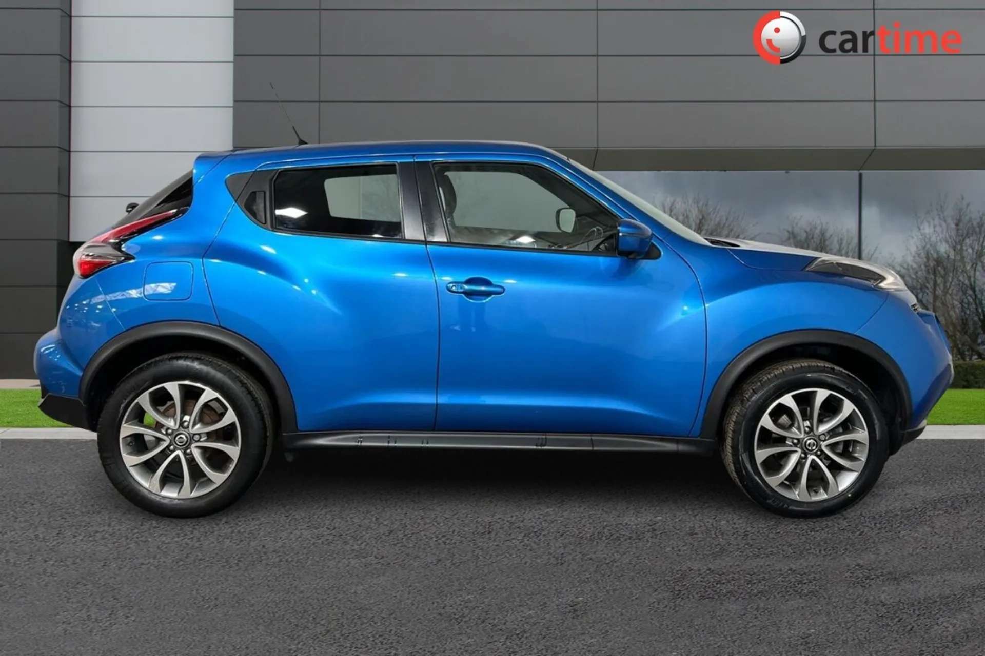 A 2019 NISSAN JUKE 1.6 TEKNA XTRONIC 5d 112 BHP 360 Degree Camera, DAB Radio, Power Fold Mirrors, Climate Control, Heated Front Seats 18in Alloys, Vivid Blue A 2019 NISSAN JUKE 1.6 TEKNA XTRONIC 5d 112 BHP 360 Degree Camera, DAB Radio, Power Fold Mirrors, Climate Control, Heated Front Seats 18in Alloys, Vivid Blue