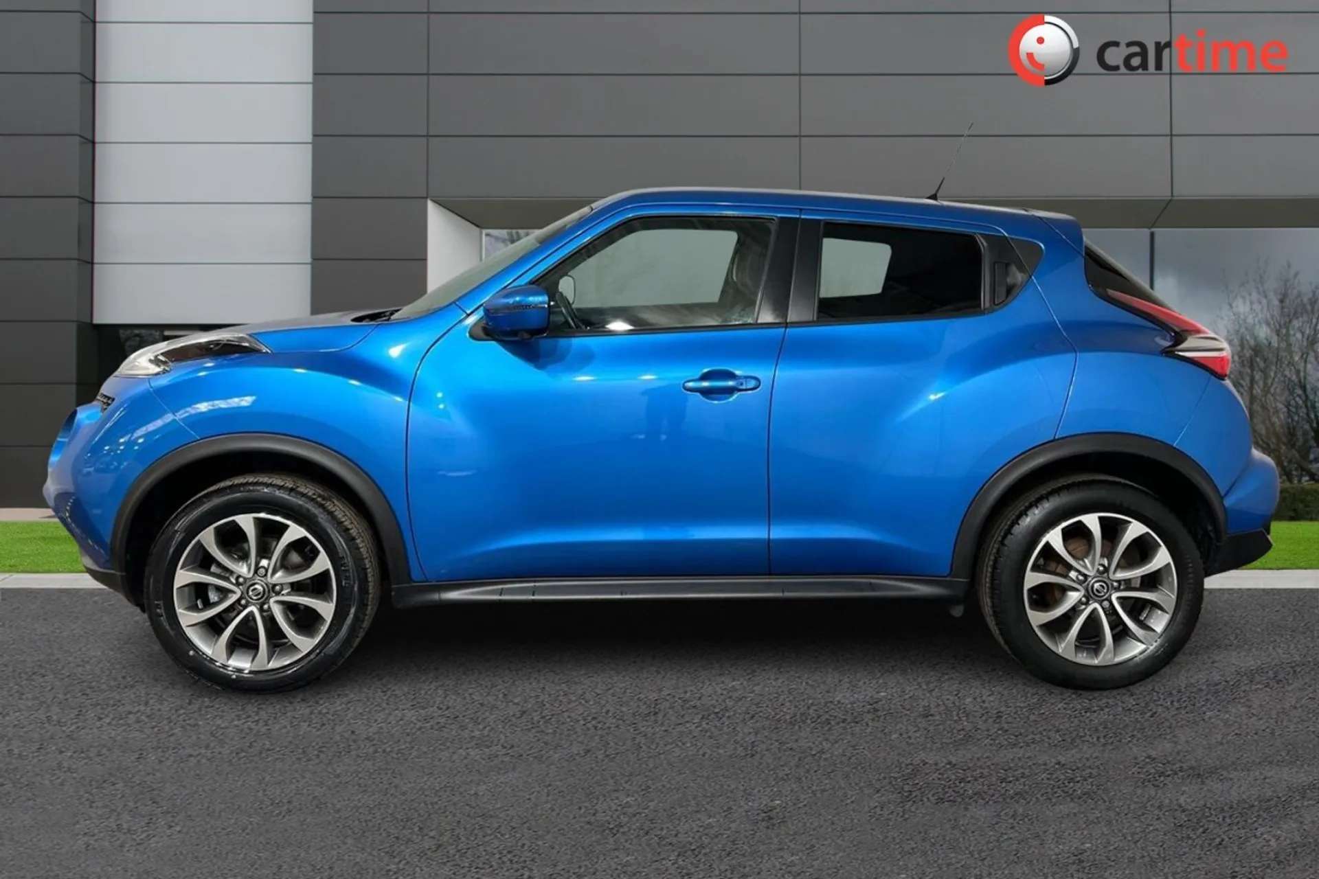 A 2019 NISSAN JUKE 1.6 TEKNA XTRONIC 5d 112 BHP 360 Degree Camera, DAB Radio, Power Fold Mirrors, Climate Control, Heated Front Seats 18in Alloys, Vivid Blue A 2019 NISSAN JUKE 1.6 TEKNA XTRONIC 5d 112 BHP 360 Degree Camera, DAB Radio, Power Fold Mirrors, Climate Control, Heated Front Seats 18in Alloys, Vivid Blue