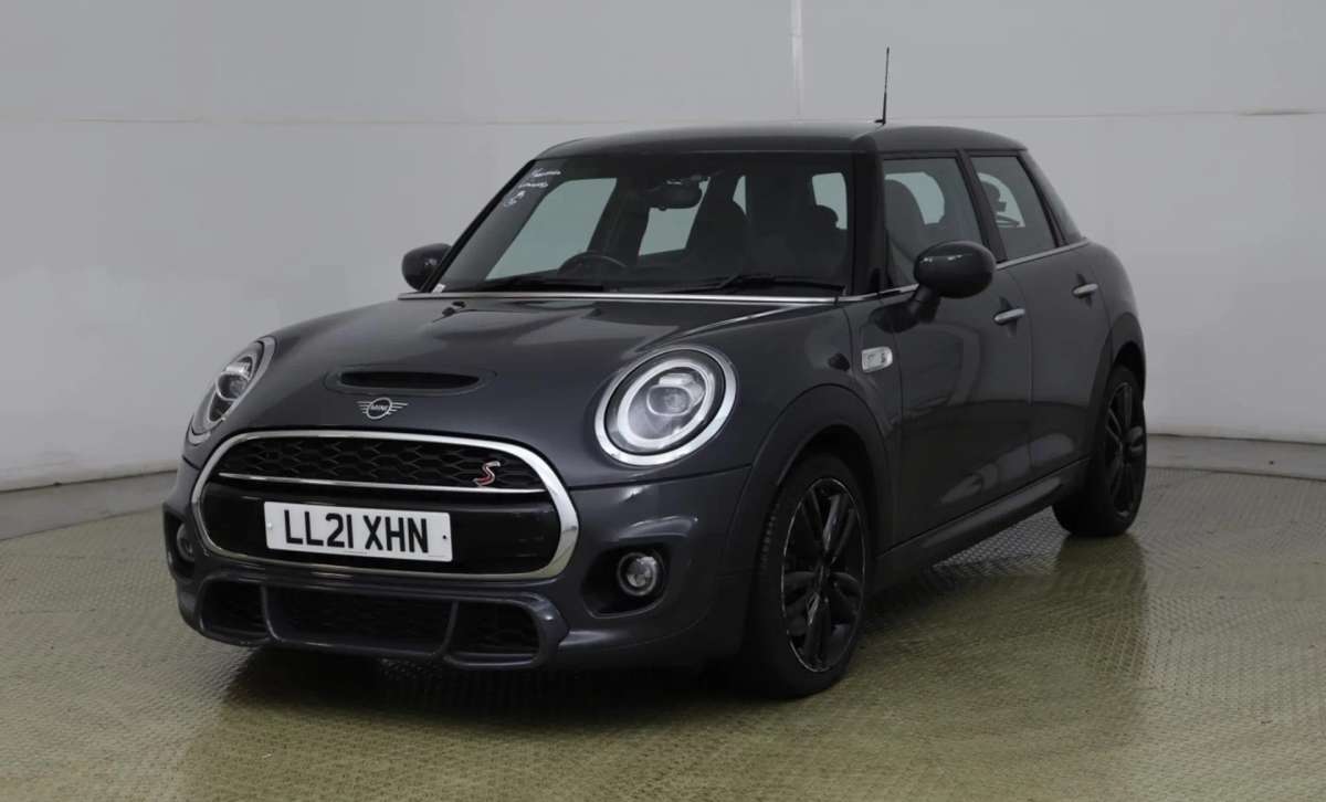Check out this Mini Hatch Cooper Petrol Manual