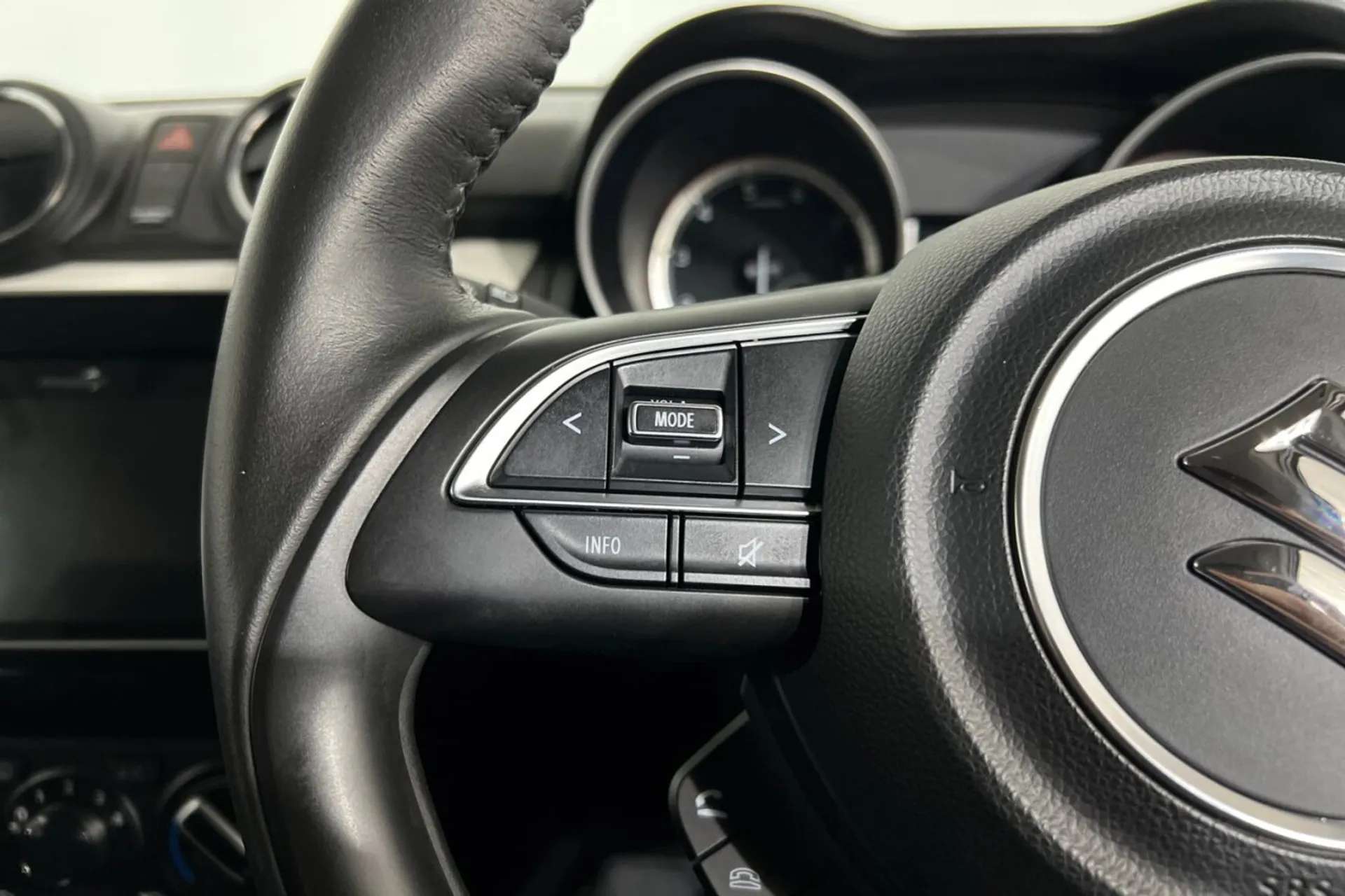 2023 SUZUKI SWIFT 2023 SUZUKI SWIFT