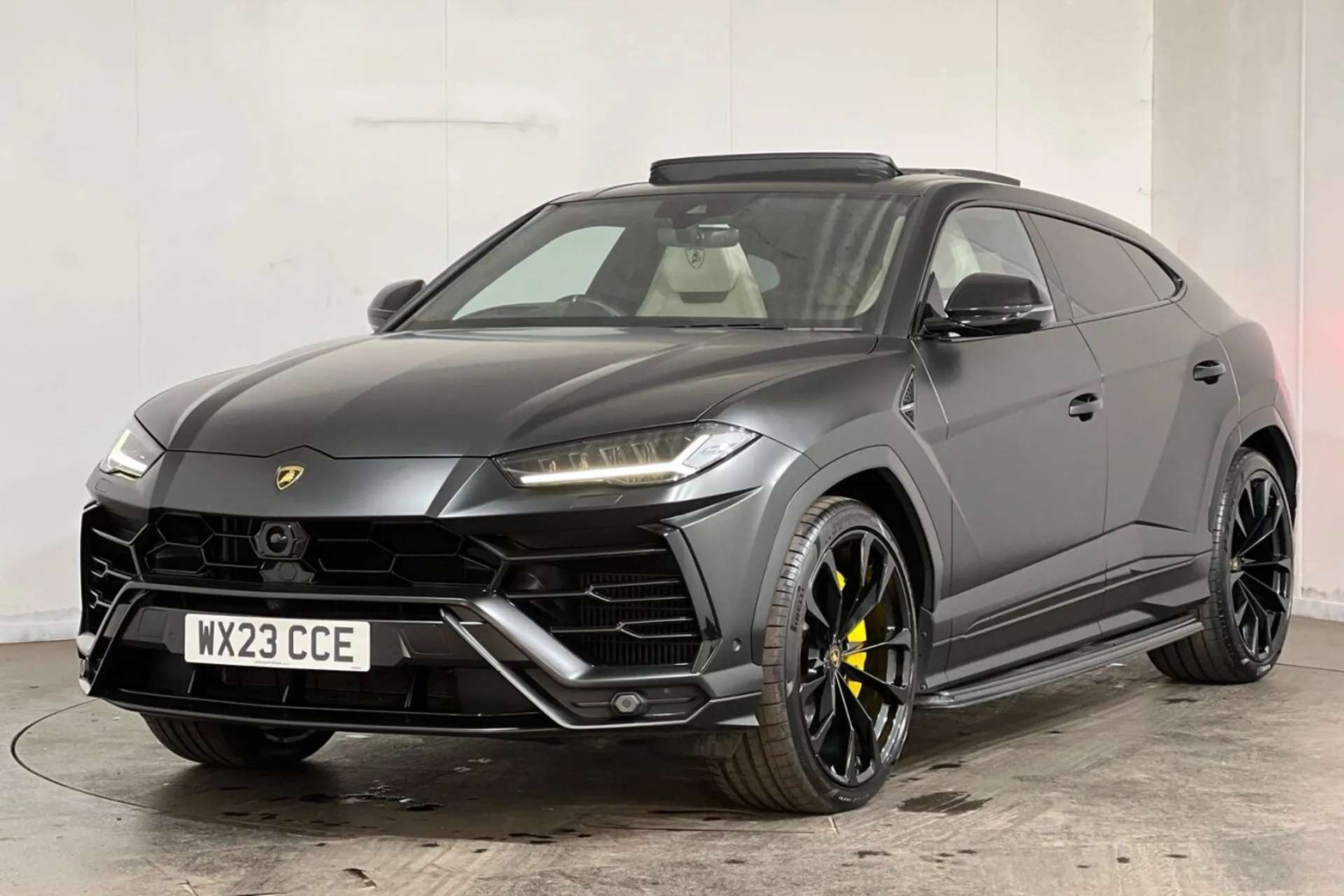 0 LAMBORGHINI URUS 0 LAMBORGHINI URUS
