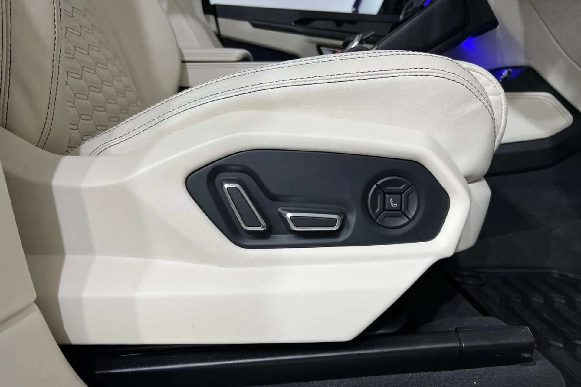 0 LAMBORGHINI URUS 0 LAMBORGHINI URUS