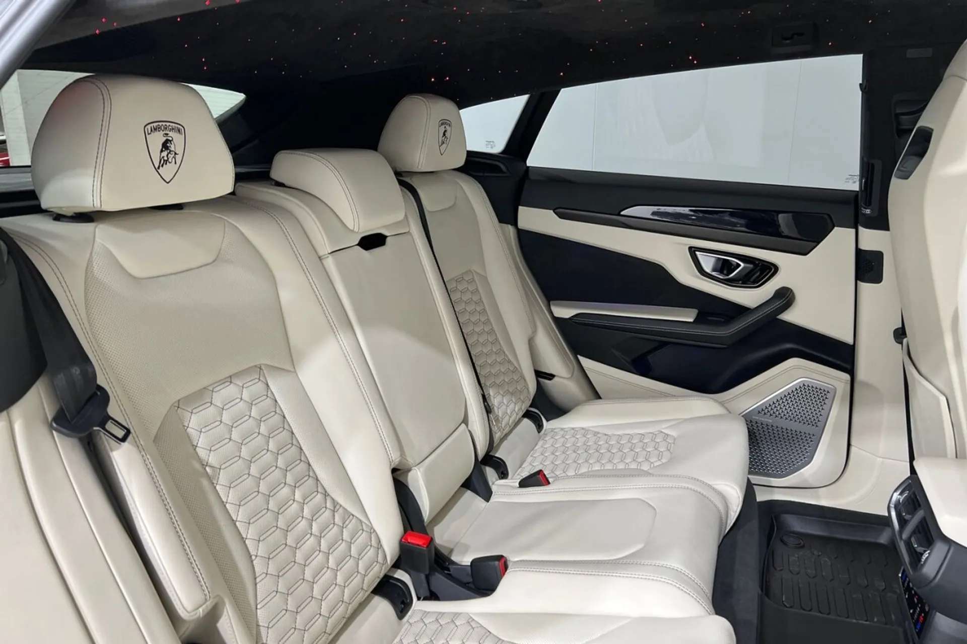 0 LAMBORGHINI URUS 0 LAMBORGHINI URUS