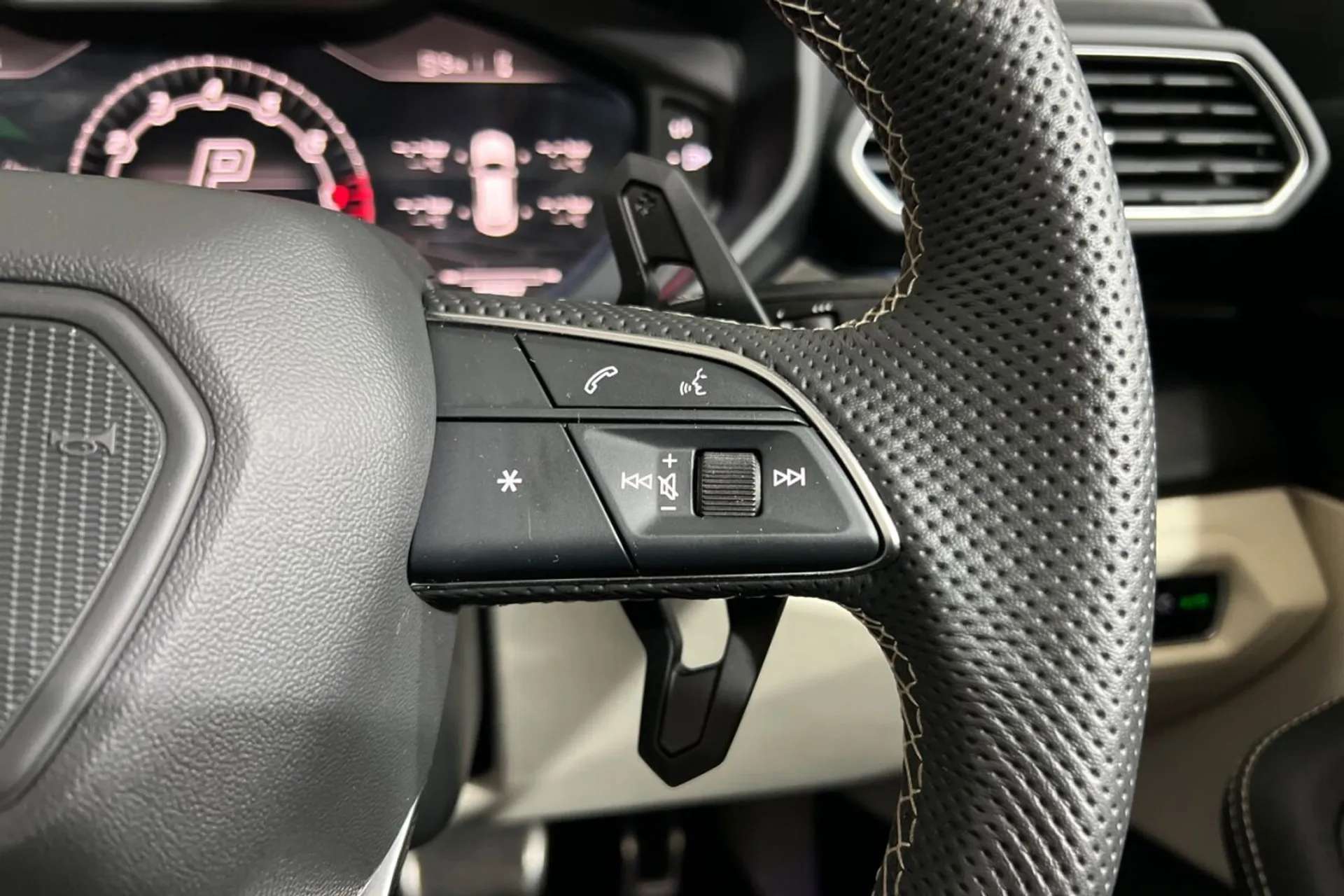 0 LAMBORGHINI URUS 0 LAMBORGHINI URUS