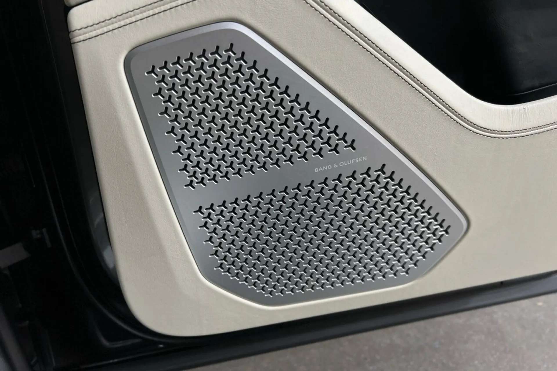 0 LAMBORGHINI URUS 0 LAMBORGHINI URUS