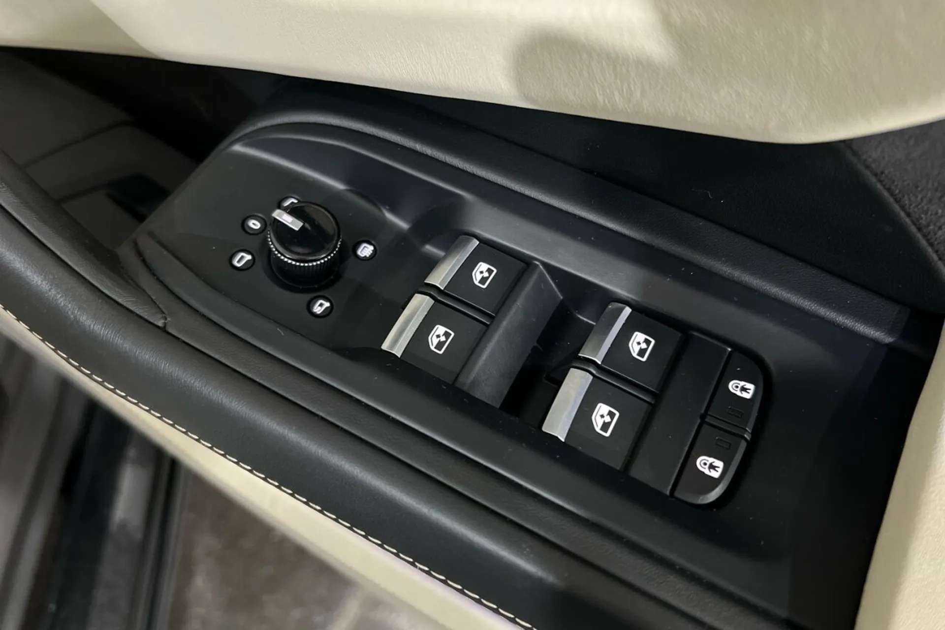 0 LAMBORGHINI URUS 0 LAMBORGHINI URUS