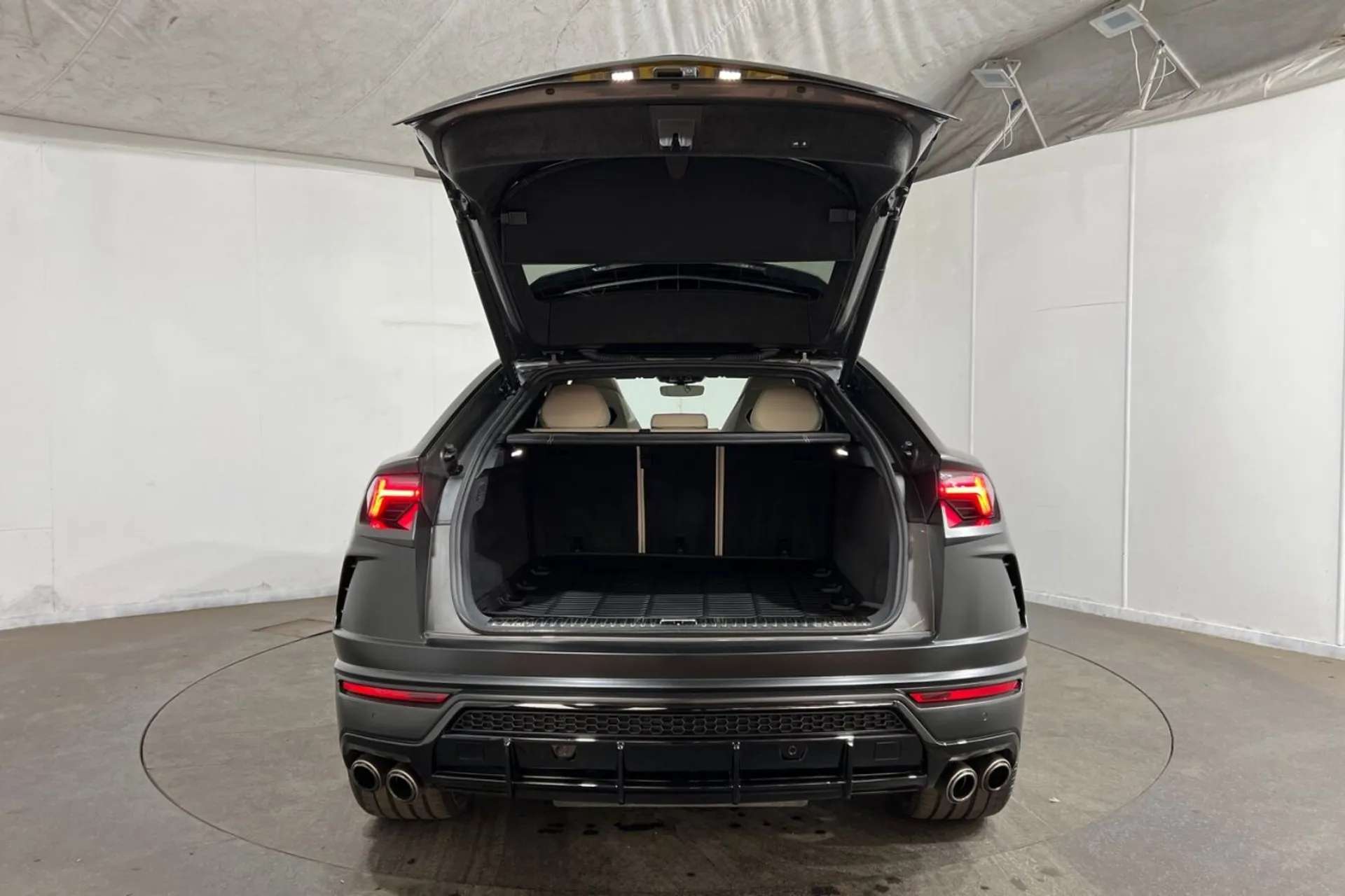 0 LAMBORGHINI URUS 0 LAMBORGHINI URUS