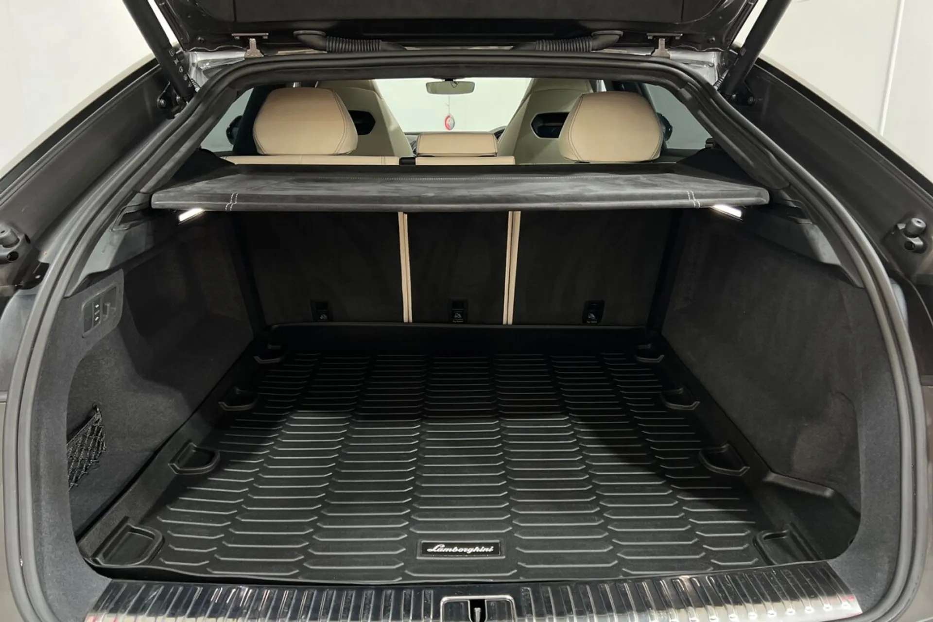 0 LAMBORGHINI URUS 0 LAMBORGHINI URUS