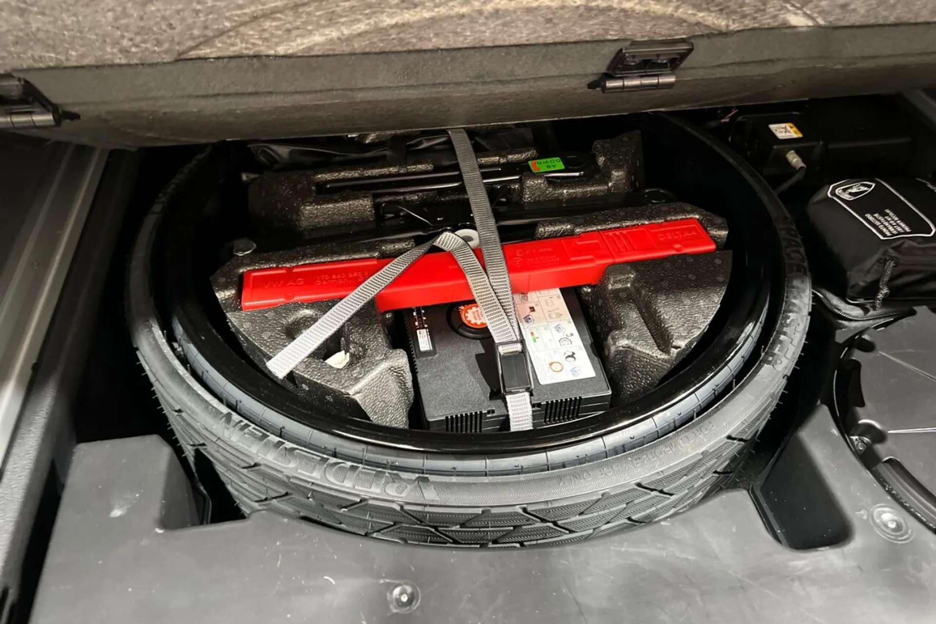 0 LAMBORGHINI URUS 0 LAMBORGHINI URUS