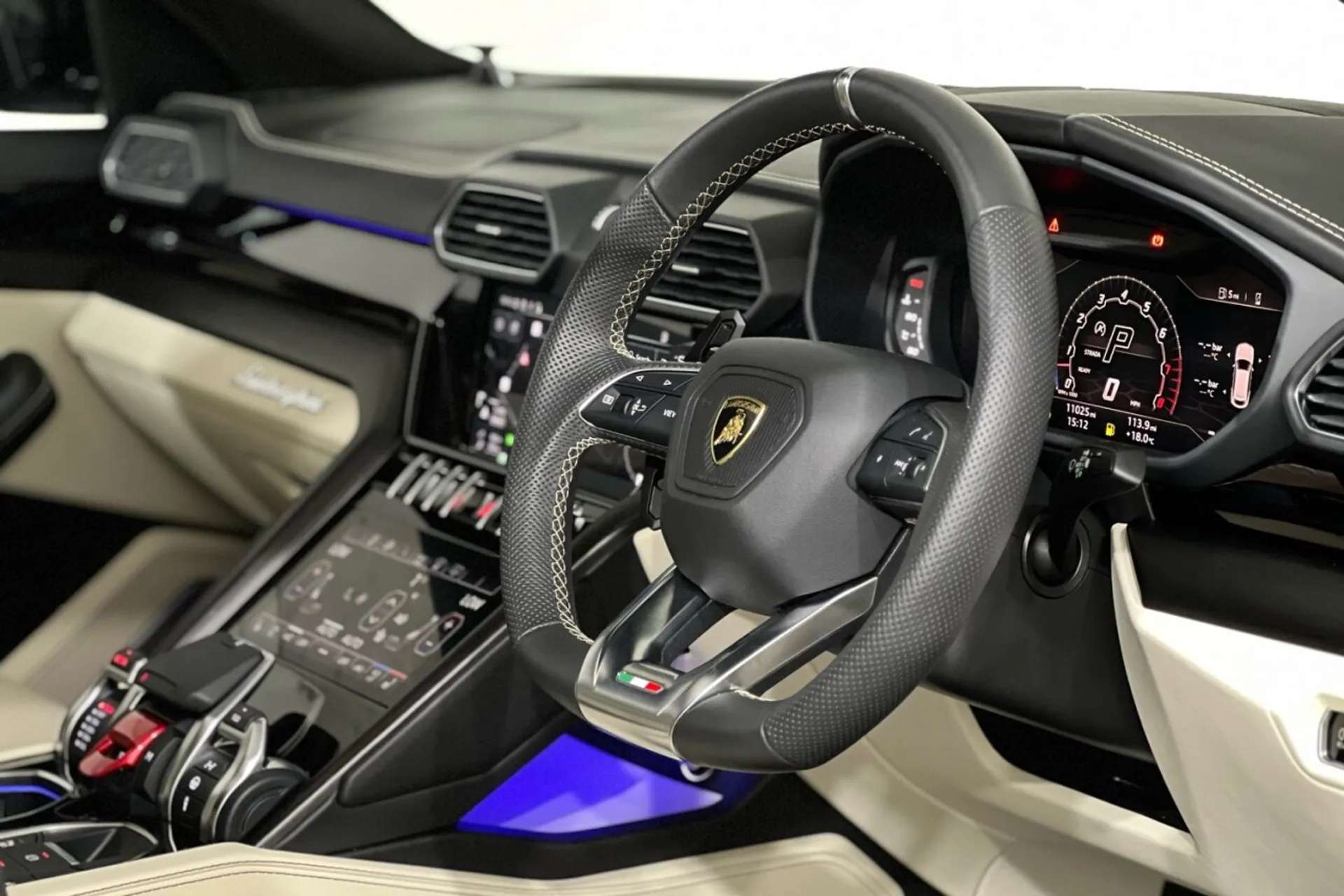 0 LAMBORGHINI URUS 0 LAMBORGHINI URUS