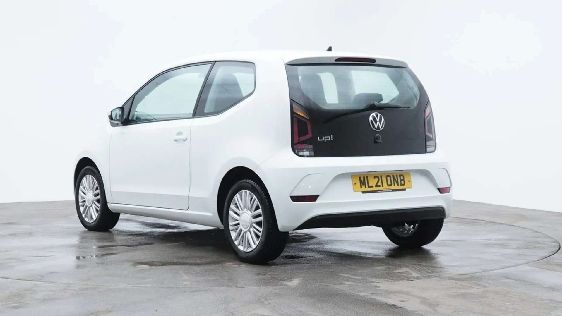 A 2021 VOLKSWAGEN UP 1.0 BASE 3d 65 BHP Bluetooth, DAB - Digital Radio, USB Connection, Air Conditioning, 15in Alloys 15in Alloys / Pure White A 2021 VOLKSWAGEN UP 1.0 BASE 3d 65 BHP Bluetooth, DAB - Digital Radio, USB Connection, Air Conditioning, 15in Alloys 15in Alloys / Pure White