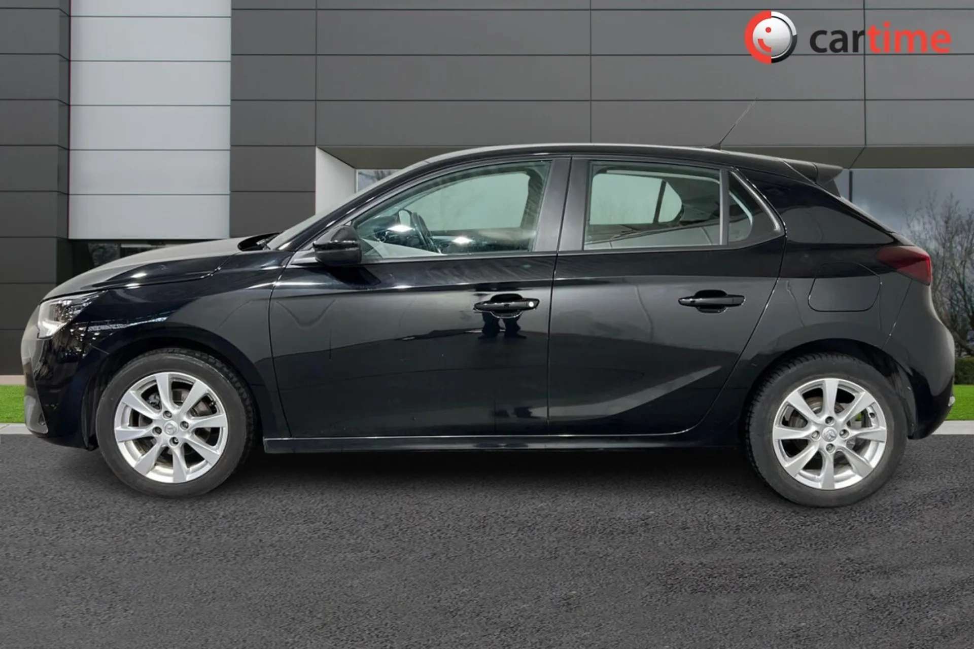 A 2021 VAUXHALL CORSA 1.2 SE 5d 74 BHP 7in Touchscreen, Air Conditioning, DAB / Bluetooth, Apple CarPlay / Android Auto, 16in Alloys Diamond Black, 16-Inch Alloy Wheels A 2021 VAUXHALL CORSA 1.2 SE 5d 74 BHP 7in Touchscreen, Air Conditioning, DAB / Bluetooth, Apple CarPlay / Android Auto, 16in Alloys Diamond Black, 16-Inch Alloy Wheels