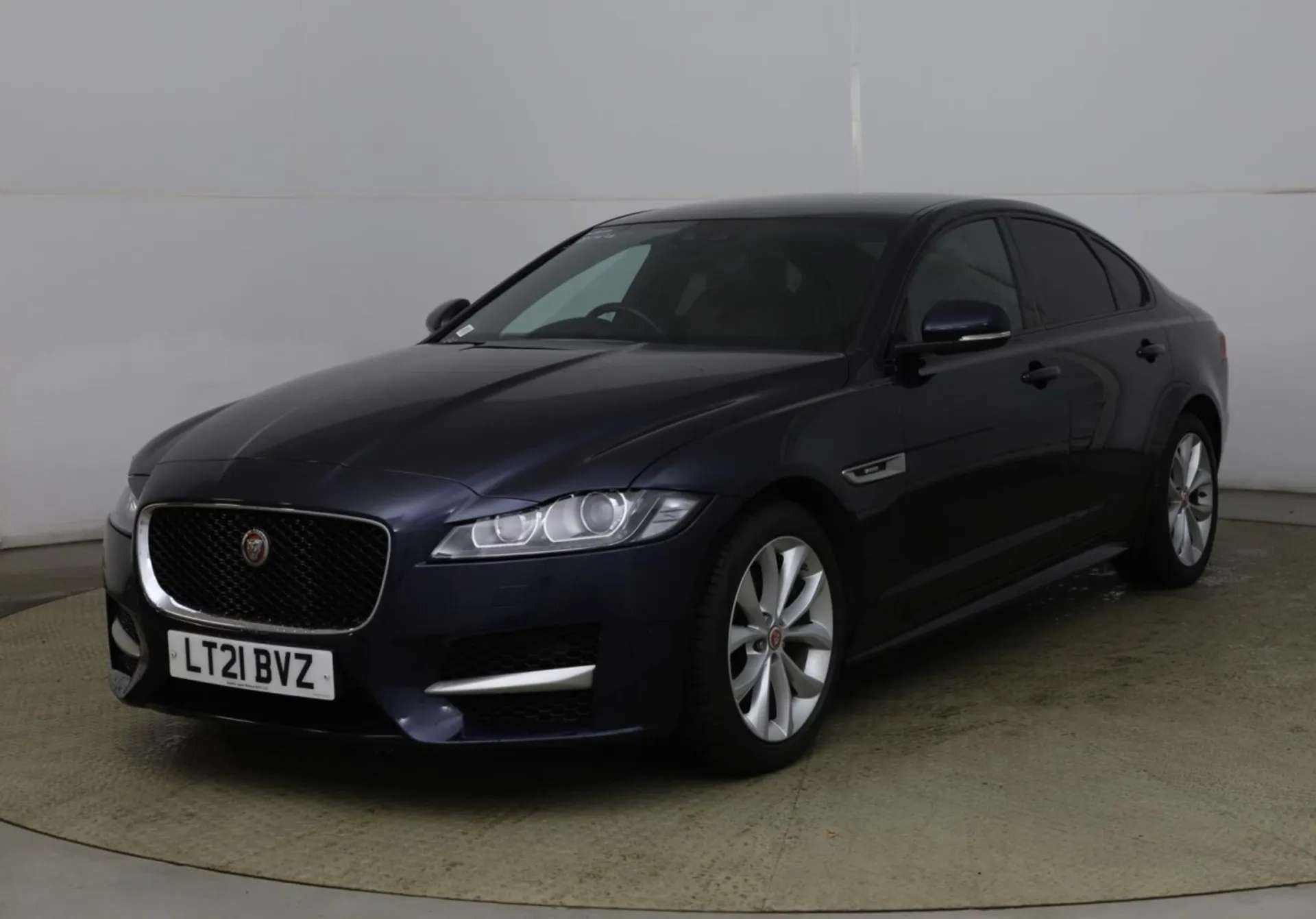 A 0 JAGUAR XF 2.0 D R-SPORT 4d 238 BHP A 0 JAGUAR XF 2.0 D R-SPORT 4d 238 BHP