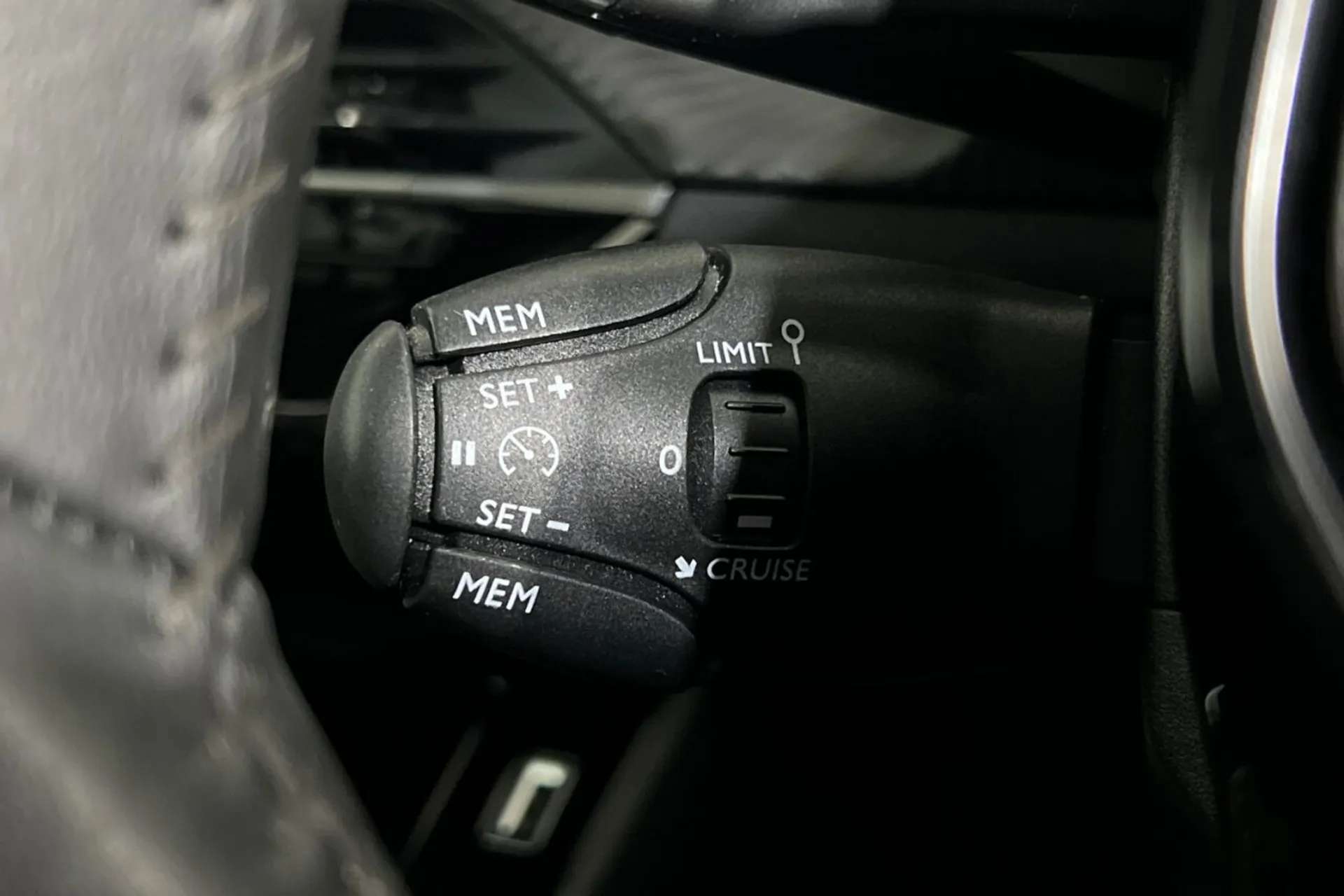 0 PEUGEOT 208 0 PEUGEOT 208