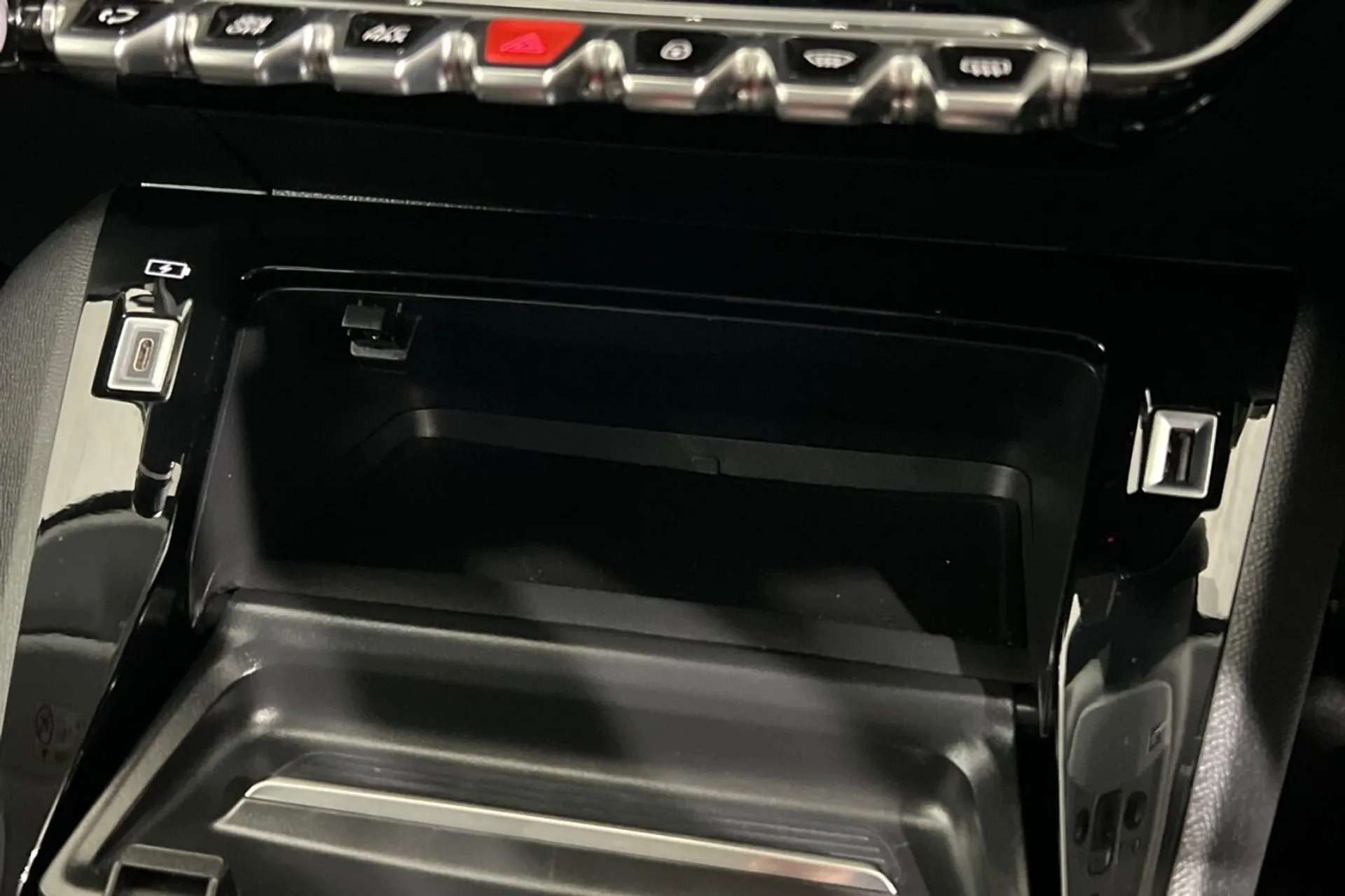 0 PEUGEOT 208 0 PEUGEOT 208