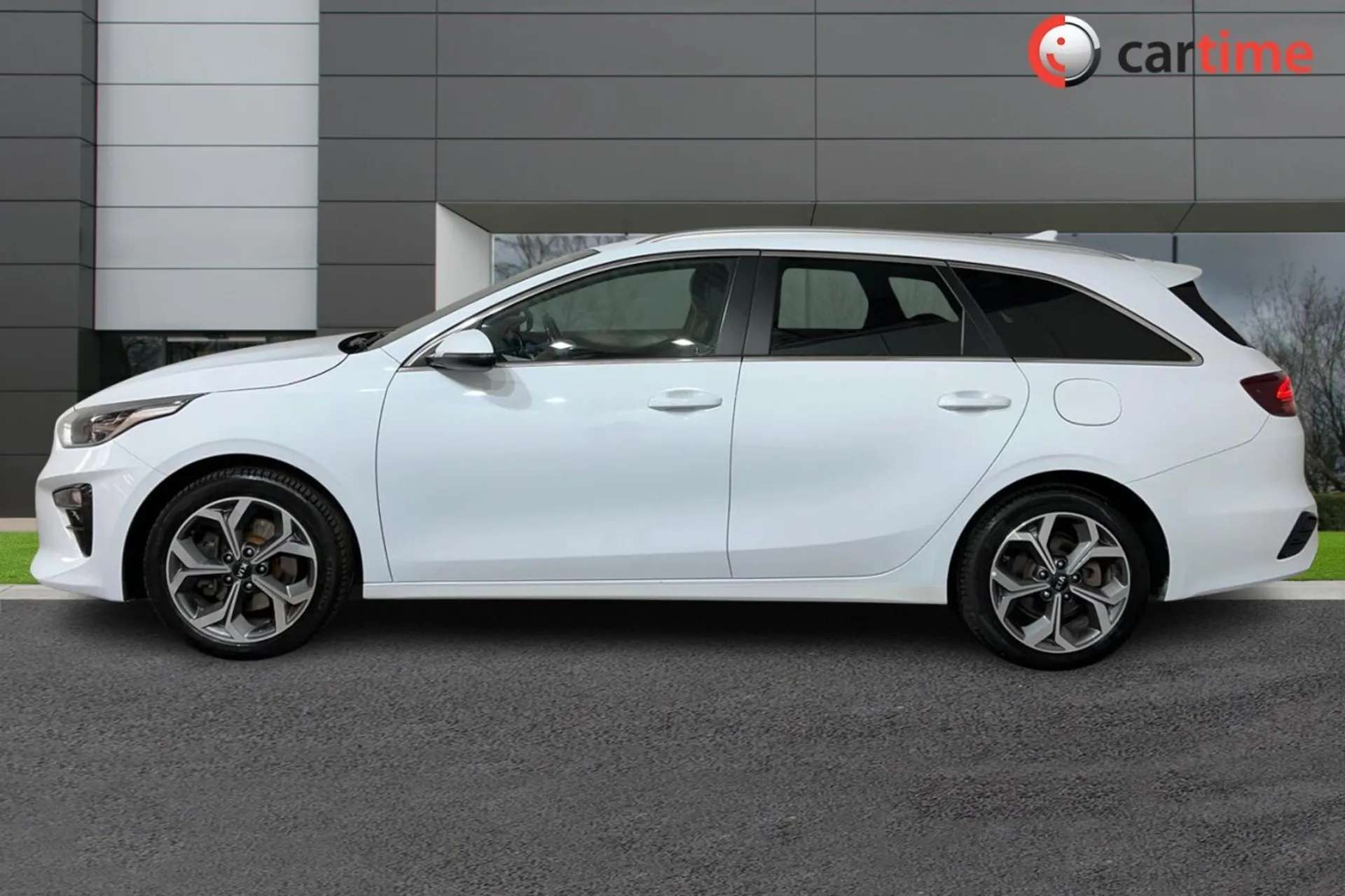 A 2021 KIA CEED 1.6 CRDI 3 ISG MHEV 5d 135 BHP Touchscreen, Satellite Navigation, Reverse Camera, Apple CarPlay / Android Auto, 17In Alloy Wheels Arctic White 17in Al A 2021 KIA CEED 1.6 CRDI 3 ISG MHEV 5d 135 BHP Touchscreen, Satellite Navigation, Reverse Camera, Apple CarPlay / Android Auto, 17In Alloy Wheels Arctic White 17in Al