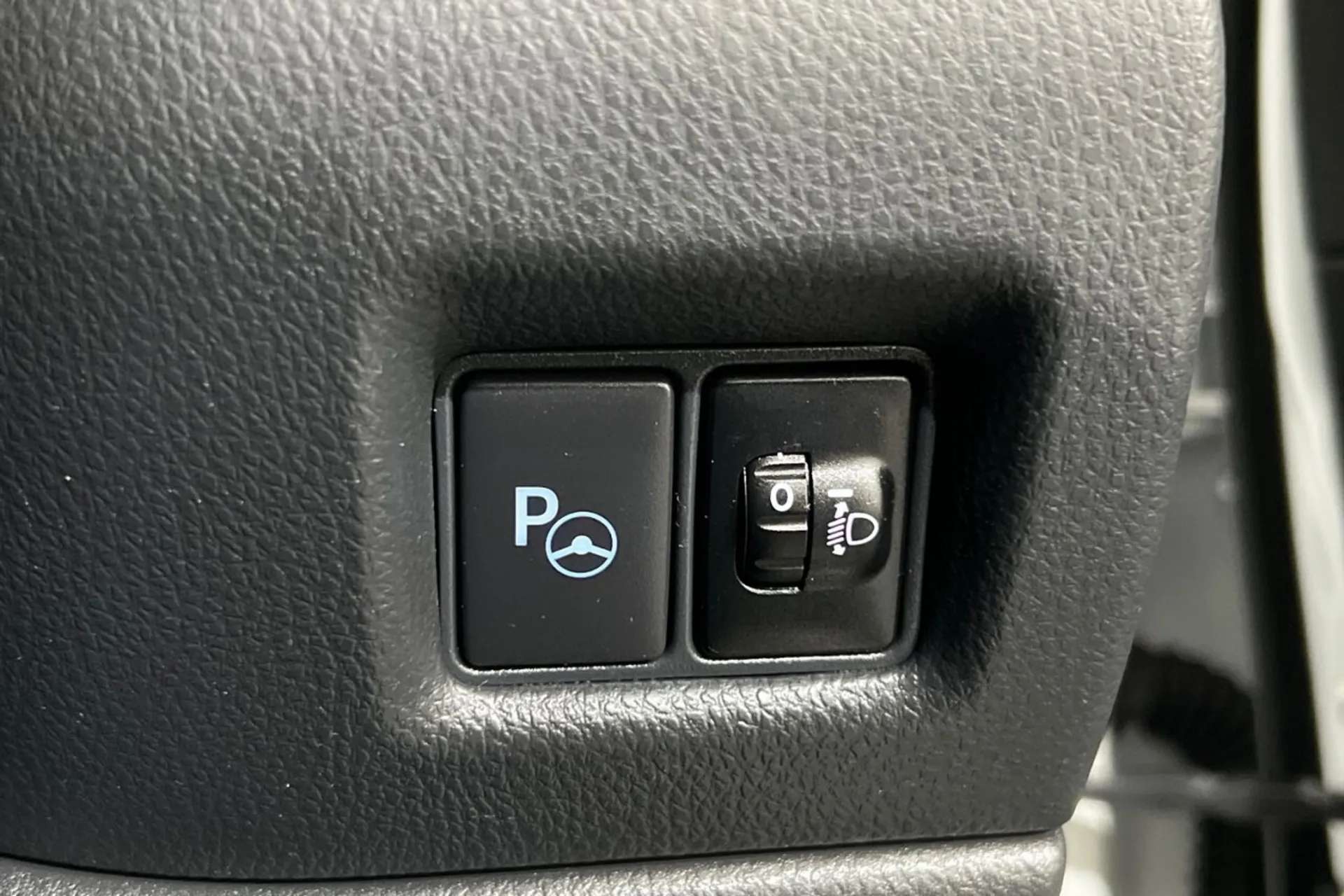 0 TOYOTA CHR 0 TOYOTA CHR