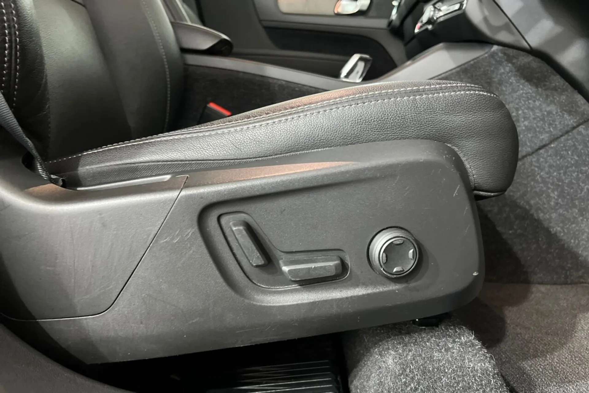 2021 VOLVO XC40 2021 VOLVO XC40