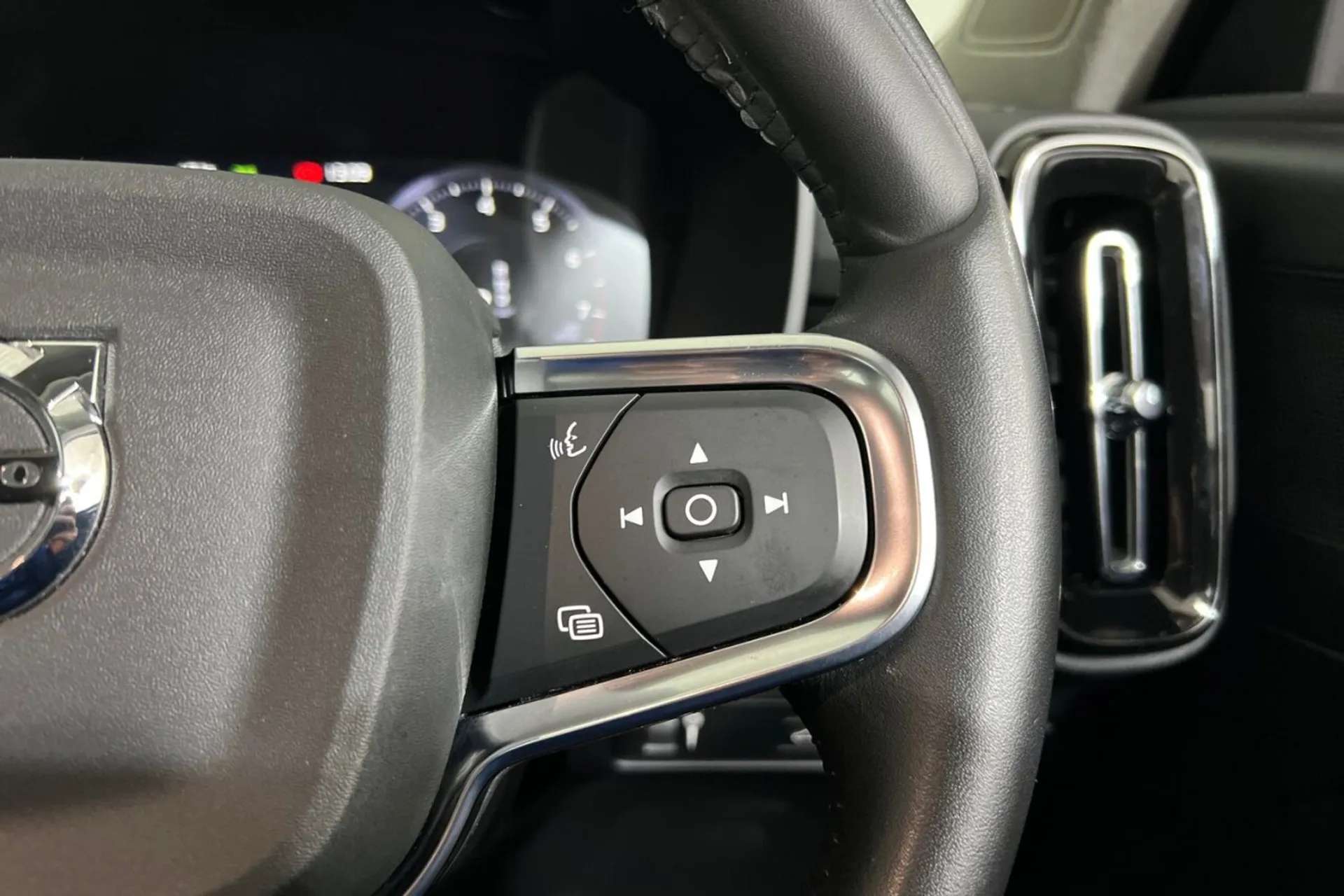 2021 VOLVO XC40 2021 VOLVO XC40