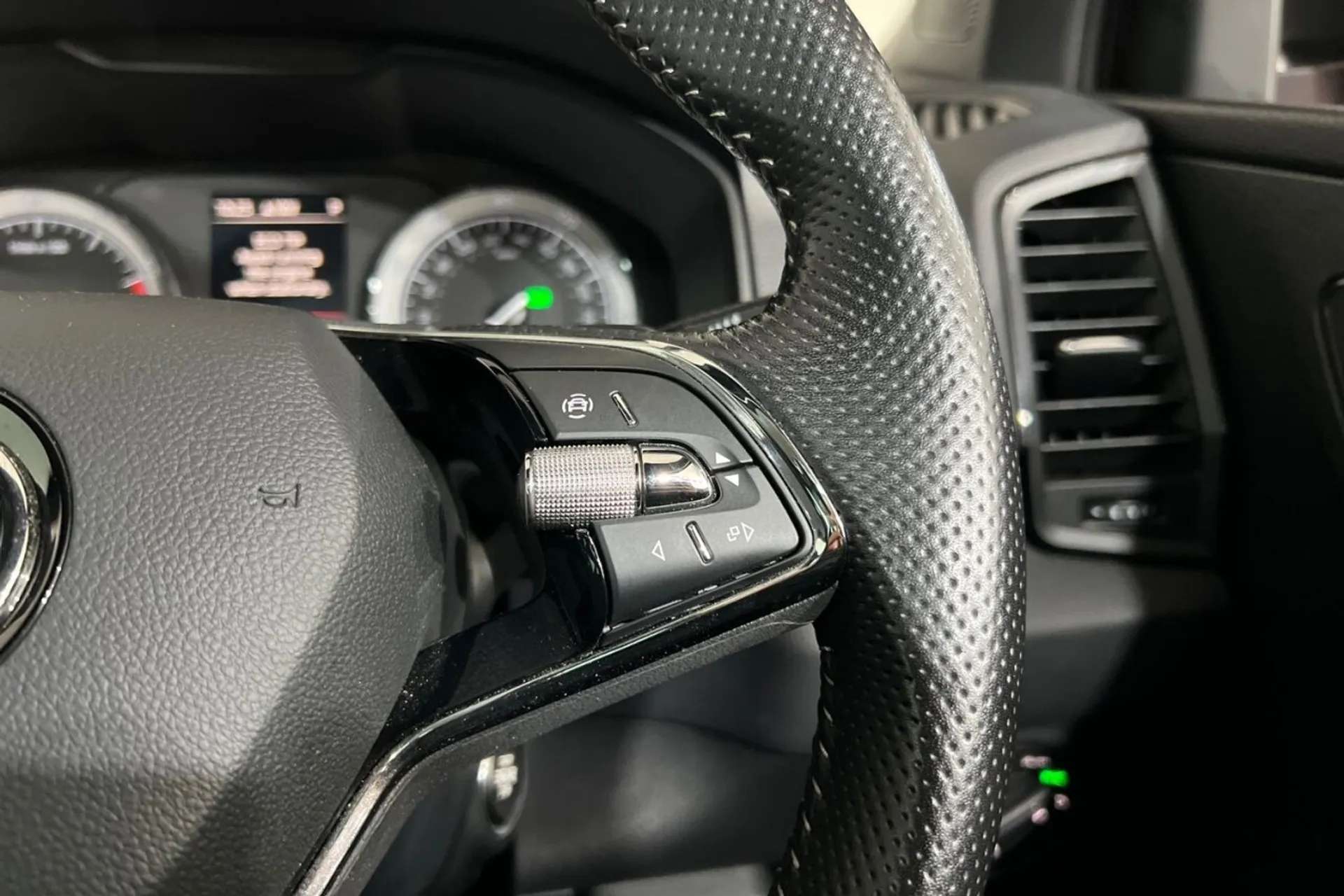 2021 SKODA KAROQ 2021 SKODA KAROQ