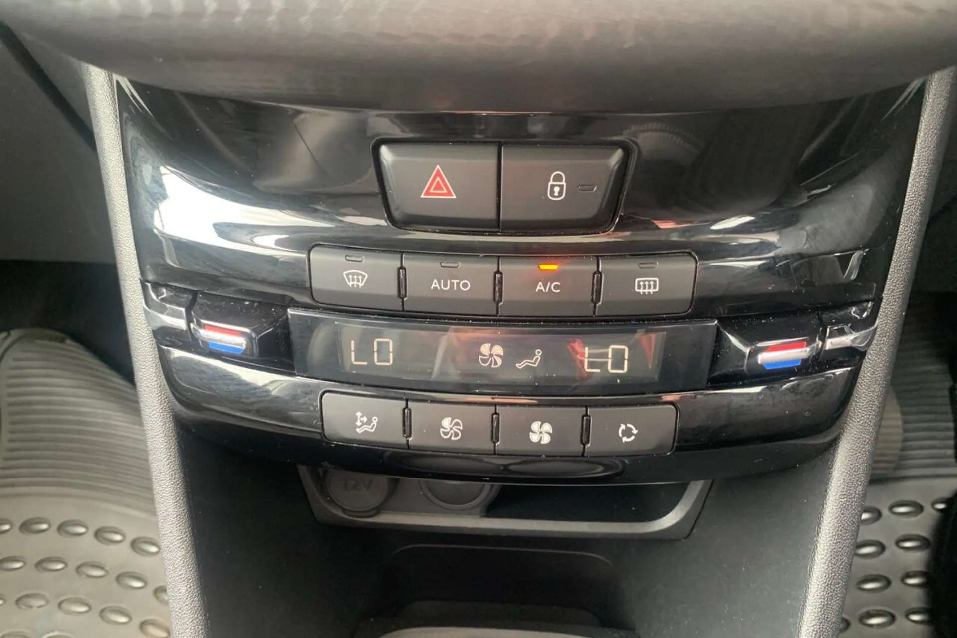 2018 PEUGEOT 2008 2018 PEUGEOT 2008