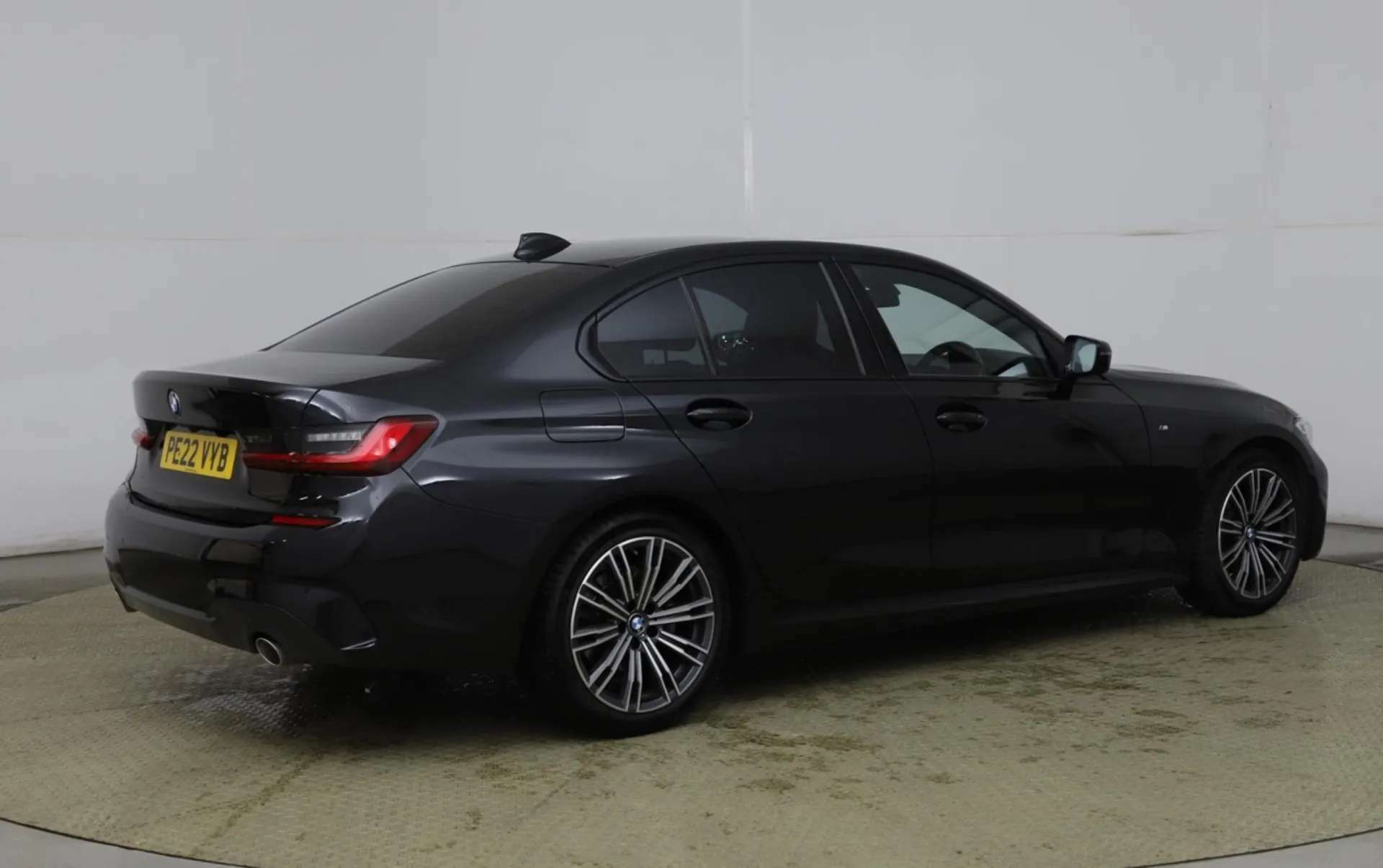 A 2022 BMW 3 SERIES 2.0 318D M SPORT MHEV 4d 148 BHP A 2022 BMW 3 SERIES 2.0 318D M SPORT MHEV 4d 148 BHP