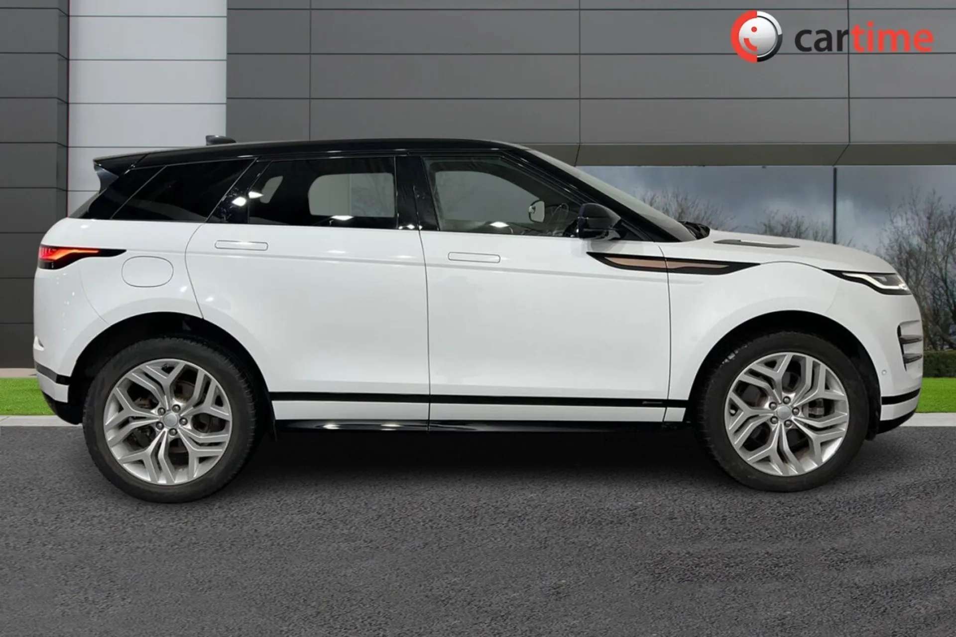 A 2019 LAND ROVER RANGE ROVER EVOQUE 2.0 R-DYNAMIC SE MHEV 5d 198 BHP A 2019 LAND ROVER RANGE ROVER EVOQUE 2.0 R-DYNAMIC SE MHEV 5d 198 BHP
