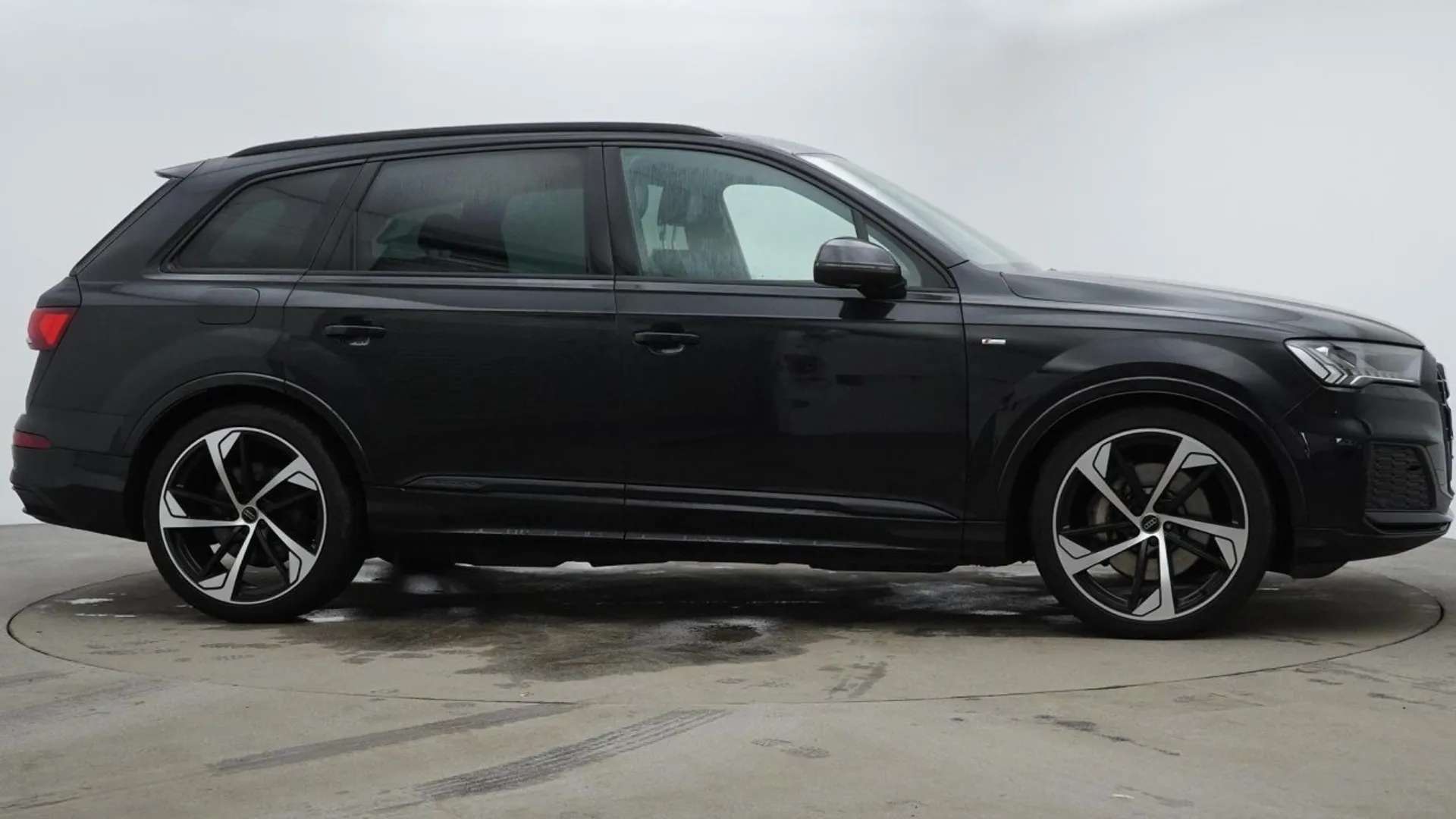 A 2020 AUDI Q7 3.0 TDI QUATTRO S LINE BLACK EDITION MHEV 5d 282 BHP Apple CarPlay / Android Auto, Rear View Camera, Audi Parking System Plus, Audi Virtual Cockpit, F A 2020 AUDI Q7 3.0 TDI QUATTRO S LINE BLACK EDITION MHEV 5d 282 BHP Apple CarPlay / Android Auto, Rear View Camera, Audi Parking System Plus, Audi Virtual Cockpit, F