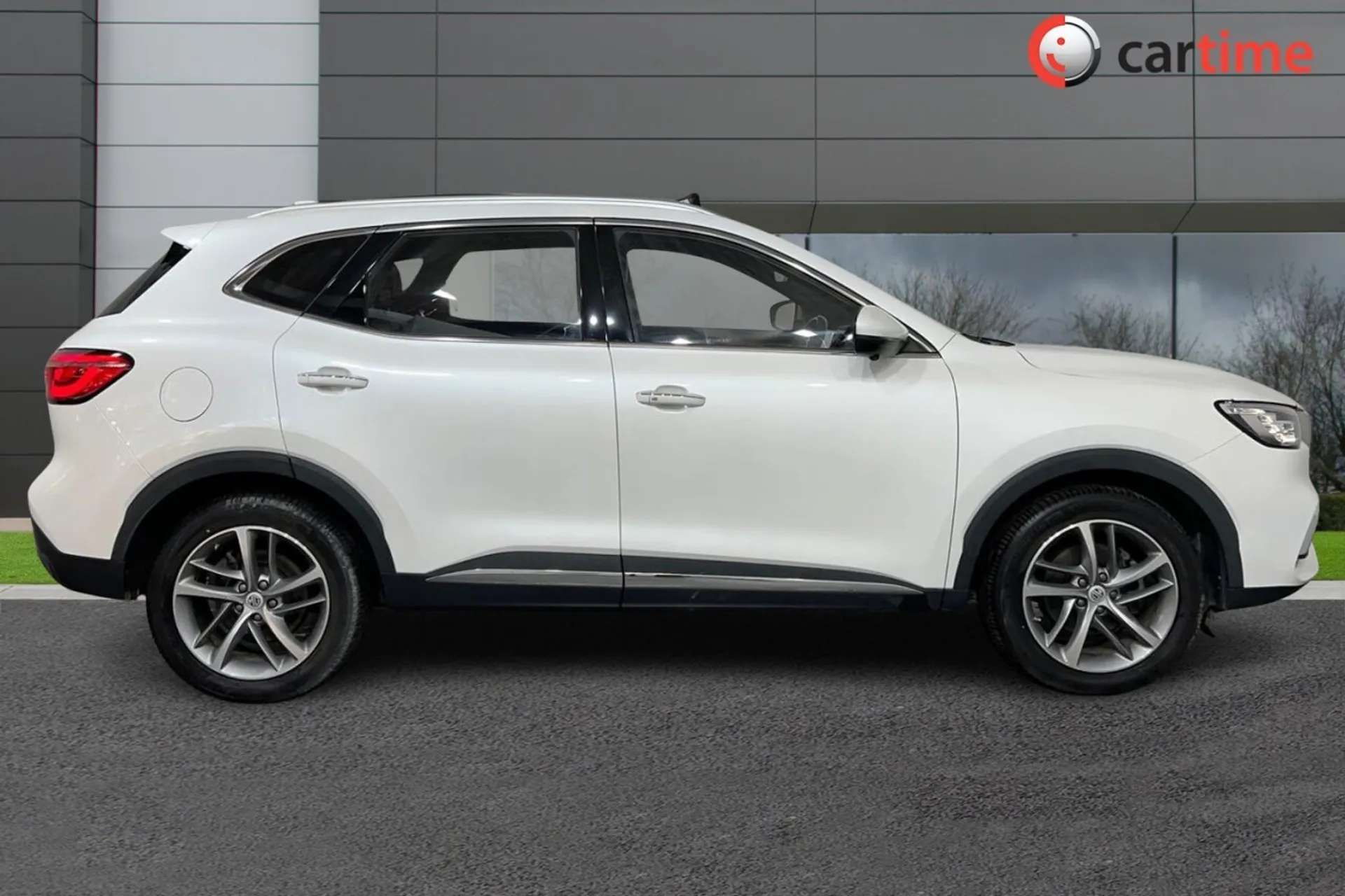 A 2022 MG MG HS 1.5 EXCLUSIVE 5d 255 BHP Blind Spot Detection, Reverse Camera, Heated Seats, Power Tailgate, 10-Inch Touchscreen 18in Alloys, White Pearl A 2022 MG MG HS 1.5 EXCLUSIVE 5d 255 BHP Blind Spot Detection, Reverse Camera, Heated Seats, Power Tailgate, 10-Inch Touchscreen 18in Alloys, White Pearl