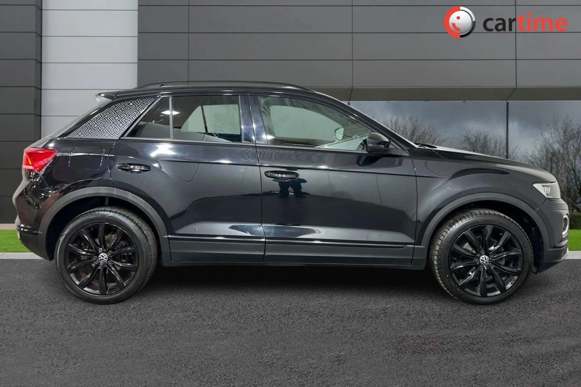 A 2020 VOLKSWAGEN T-ROC 1.5 BLACK EDITION TSI EVO DSG 5d 148 BHP Privacy Glass, Adaptive Cruise Control, Android Auto/Apple CarPlay, Parking Sensors, DAB Digital Radio 18in A A 2020 VOLKSWAGEN T-ROC 1.5 BLACK EDITION TSI EVO DSG 5d 148 BHP Privacy Glass, Adaptive Cruise Control, Android Auto/Apple CarPlay, Parking Sensors, DAB Digital Radio 18in A