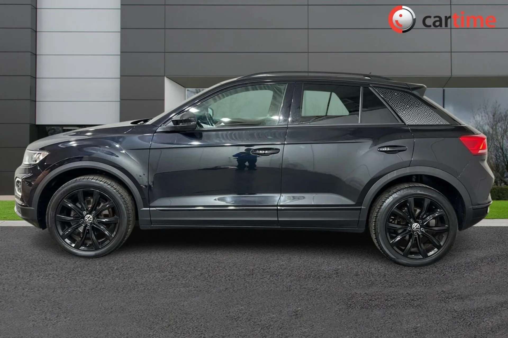 A 2020 VOLKSWAGEN T-ROC 1.5 BLACK EDITION TSI EVO DSG 5d 148 BHP Privacy Glass, Adaptive Cruise Control, Android Auto/Apple CarPlay, Parking Sensors, DAB Digital Radio 18in A A 2020 VOLKSWAGEN T-ROC 1.5 BLACK EDITION TSI EVO DSG 5d 148 BHP Privacy Glass, Adaptive Cruise Control, Android Auto/Apple CarPlay, Parking Sensors, DAB Digital Radio 18in A