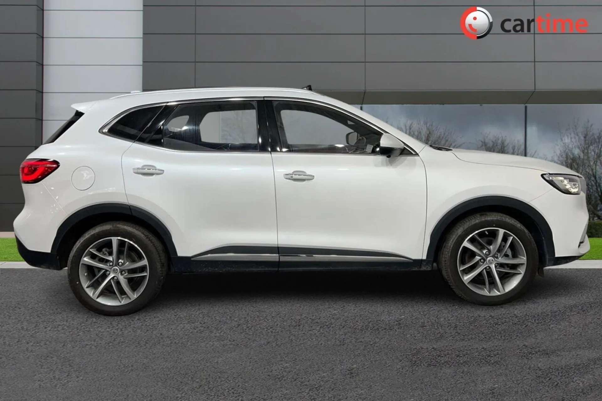 A 0 MG MG HS 1.5 EXCLUSIVE 5d 255 BHP Blind Spot Detection, Reverse Camera, Heated Seats, Power Tailgate, 10-Inch Touchscreen 18in Alloys, White Pearl A 0 MG MG HS 1.5 EXCLUSIVE 5d 255 BHP Blind Spot Detection, Reverse Camera, Heated Seats, Power Tailgate, 10-Inch Touchscreen 18in Alloys, White Pearl