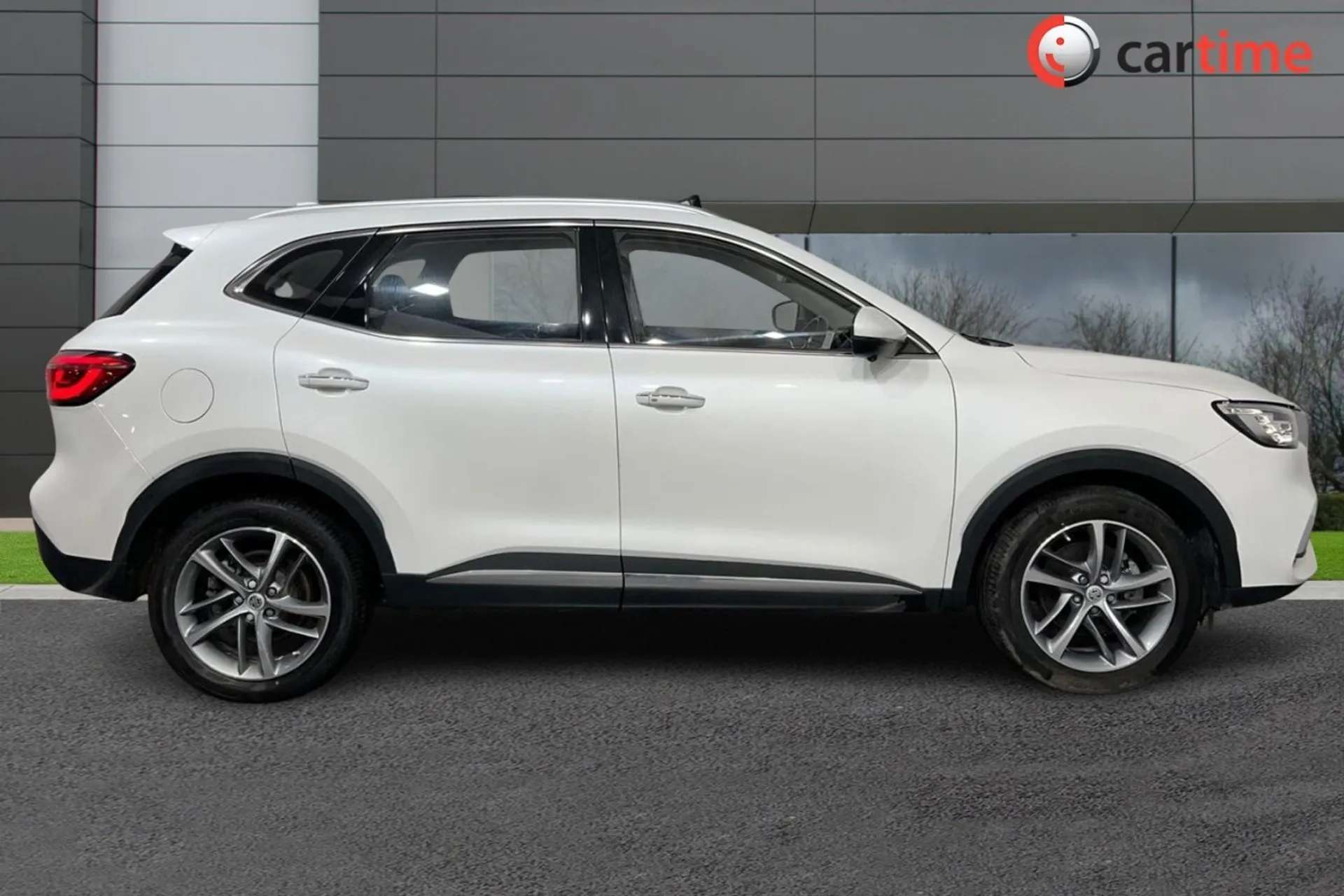 A 2021 MG MG HS 1.5 EXCLUSIVE 5d 255 BHP Blind Spot Detection, Reverse Camera, Heated Seats, Power Tailgate, 10-Inch Touchscreen 18in Alloys, White Pearl A 2021 MG MG HS 1.5 EXCLUSIVE 5d 255 BHP Blind Spot Detection, Reverse Camera, Heated Seats, Power Tailgate, 10-Inch Touchscreen 18in Alloys, White Pearl