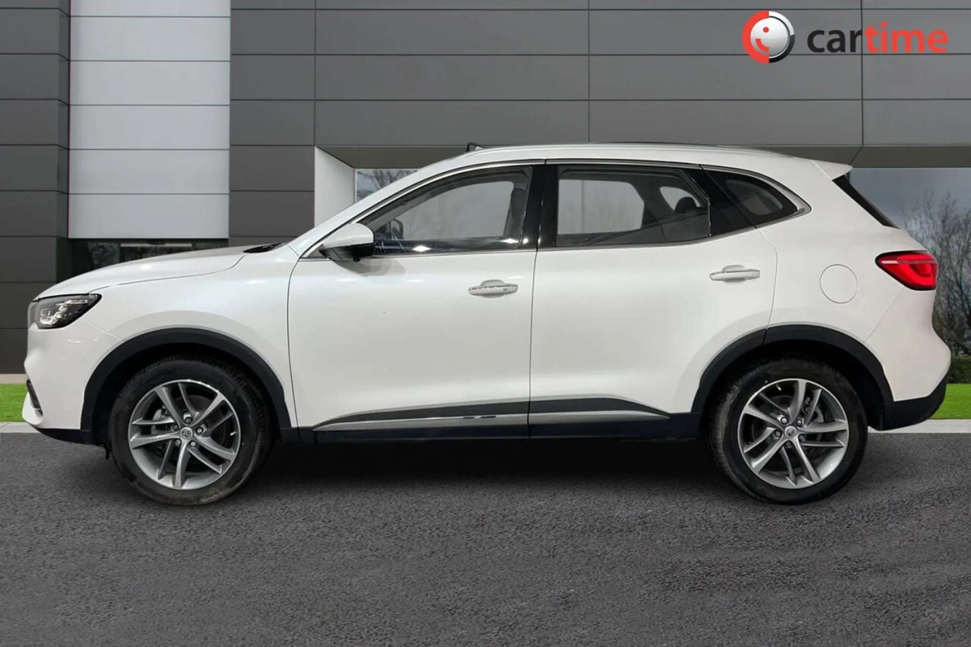 A 2021 MG MG HS 1.5 EXCLUSIVE 5d 255 BHP Blind Spot Detection, Reverse Camera, Heated Seats, Power Tailgate, 10-Inch Touchscreen 18in Alloys, White Pearl A 2021 MG MG HS 1.5 EXCLUSIVE 5d 255 BHP Blind Spot Detection, Reverse Camera, Heated Seats, Power Tailgate, 10-Inch Touchscreen 18in Alloys, White Pearl