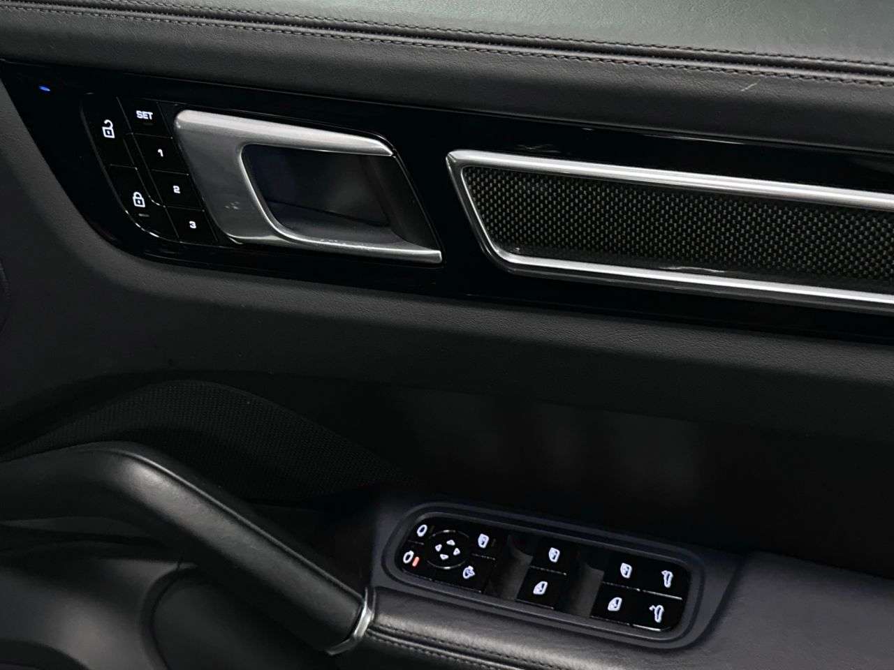 2019 PORSCHE CAYENNE 2019 PORSCHE CAYENNE