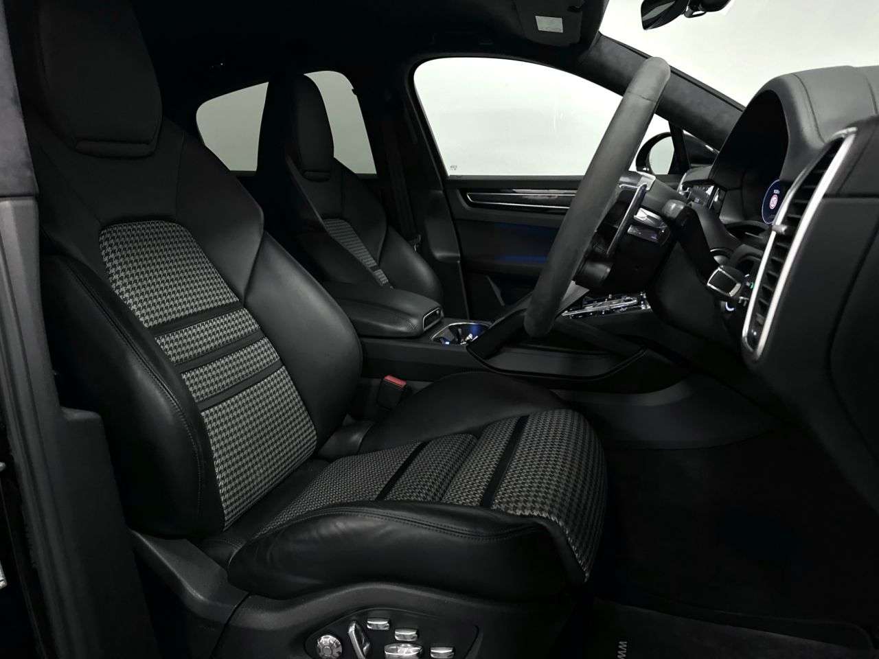 2019 PORSCHE CAYENNE 2019 PORSCHE CAYENNE