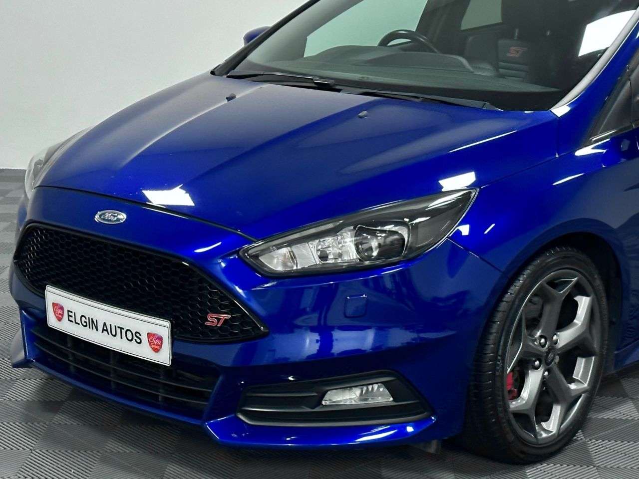 A 2018 FORD FOCUS ST-3 Navigation 2.0 TDCi ( 185 bhp ) A 2018 FORD FOCUS ST-3 Navigation 2.0 TDCi ( 185 bhp )