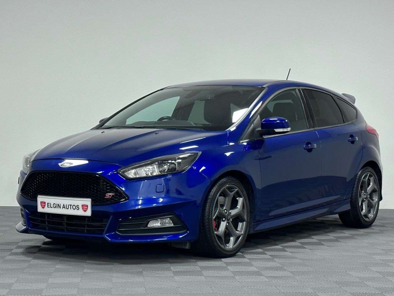 A 2018 FORD FOCUS ST-3 Navigation 2.0 TDCi ( 185 bhp ) A 2018 FORD FOCUS ST-3 Navigation 2.0 TDCi ( 185 bhp )